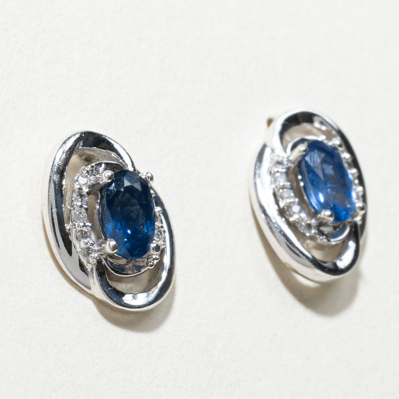 Exquisite 0.44ctw Sapphire & Diamond Stud Earrings (0.04ctw Diamonds) - Perfect for Weddings, Anniversaries & Special Occasions