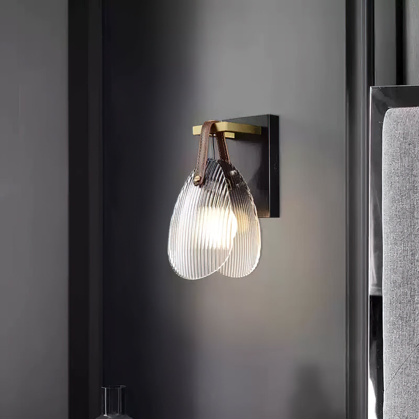 Elegant Pearl Shell Wall Lamp - Modern Coastal Decor Lighting for Bedroom, Living Room & Bathroom