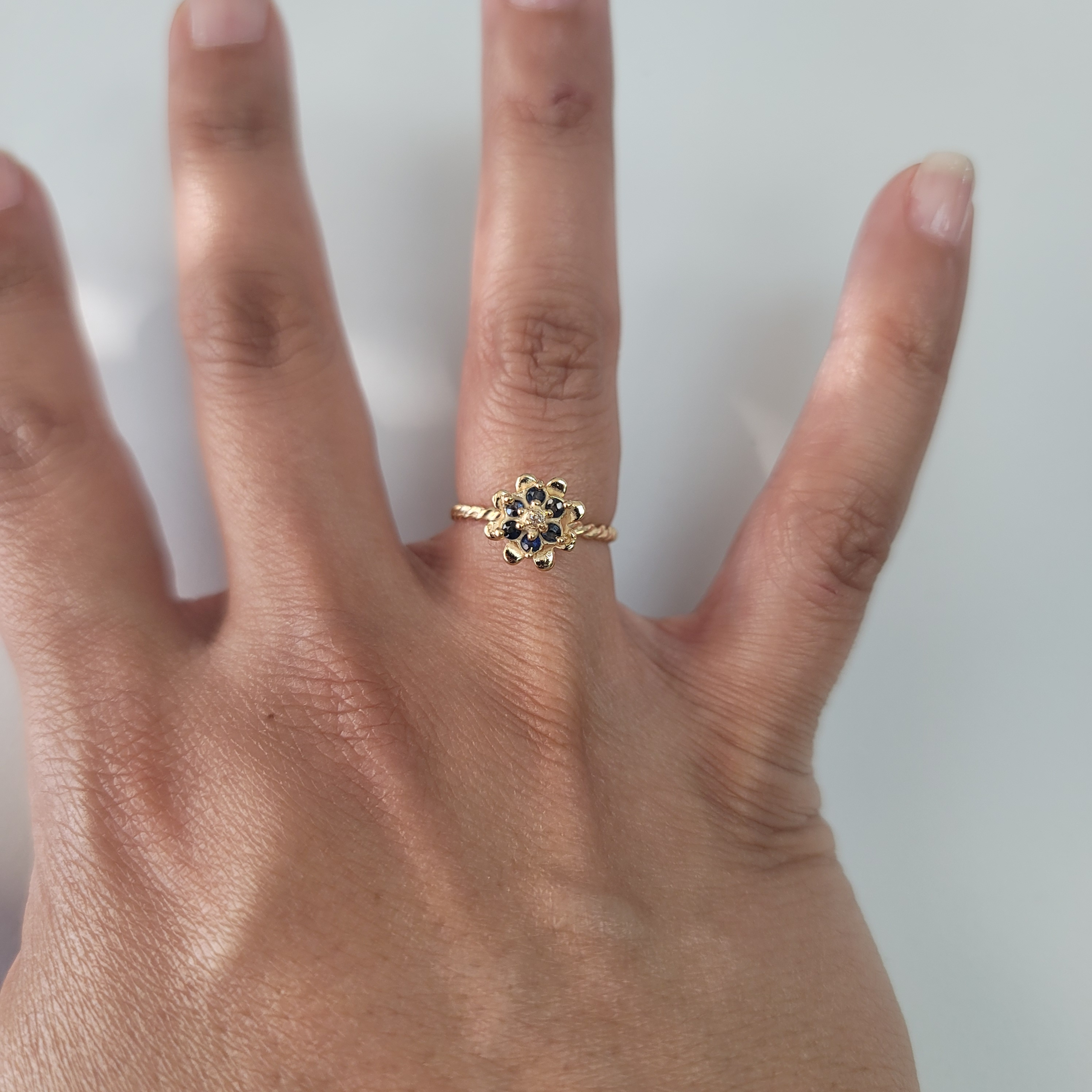 14K Yellow Gold Sapphire Tulip Flower Ring for Women - Elegant Floral Jewelry for Weddings, Anniversaries & Special Occasions