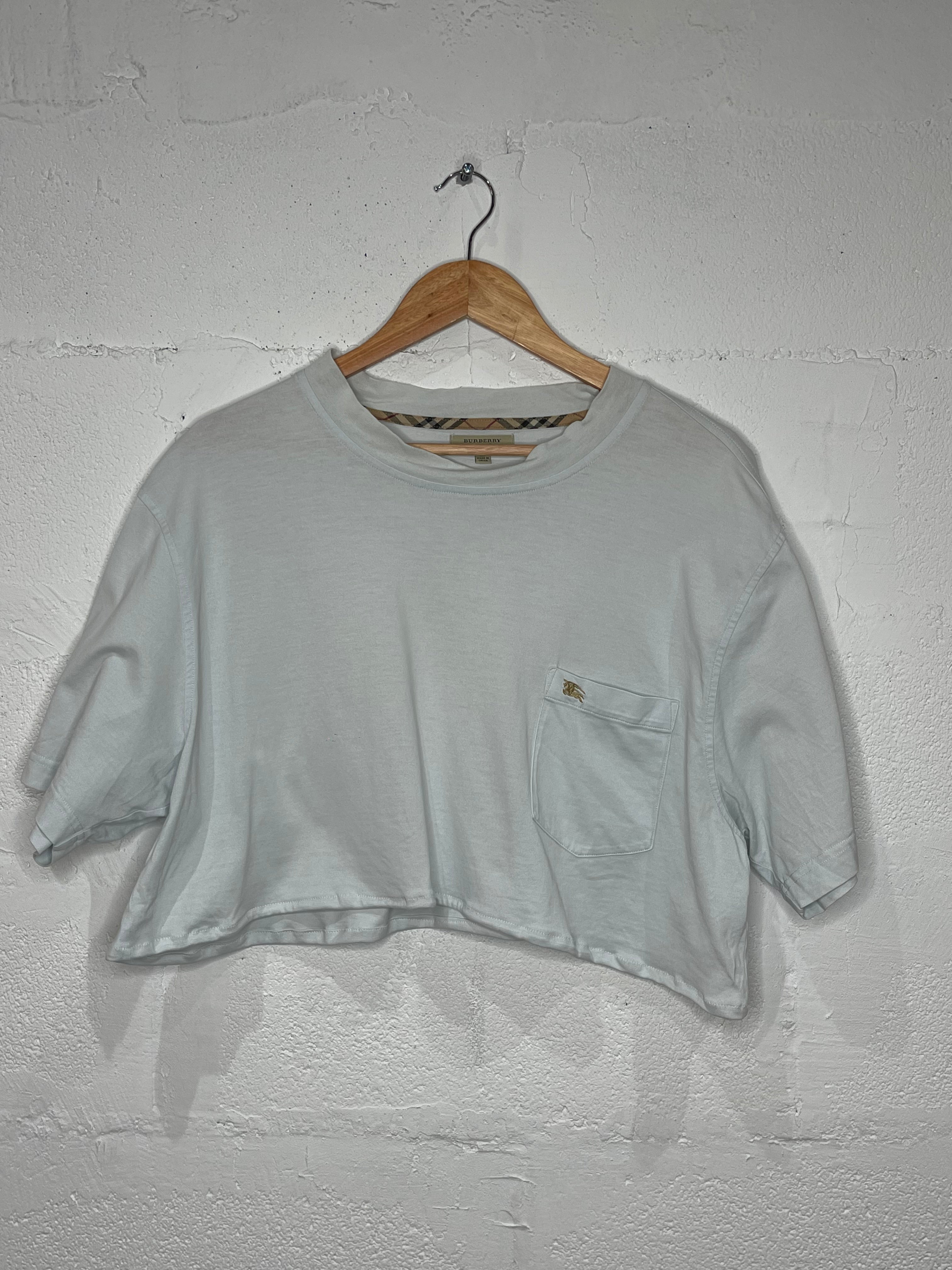 Burberry Crop T-Shirt for Women - Fashionable & Comfortable Short Sleeve Tee - Perfect for Casual Outfits, Summer Wear & Street Style
