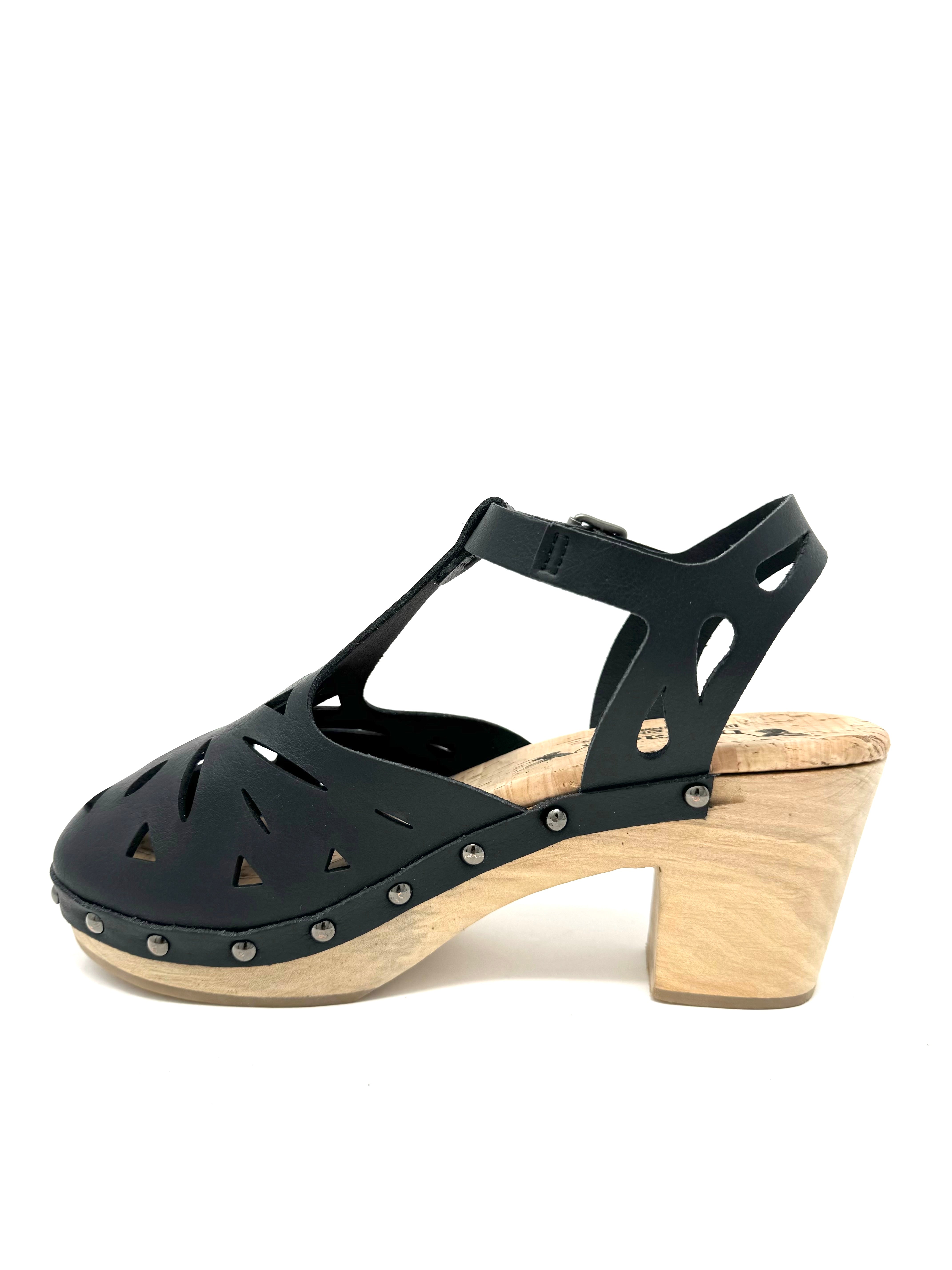 Novacas Esther Black Clog Shoes - Comfortable & Stylish Slip-On Clogs for Women - Perfect for Casual Wear, Work, and Home