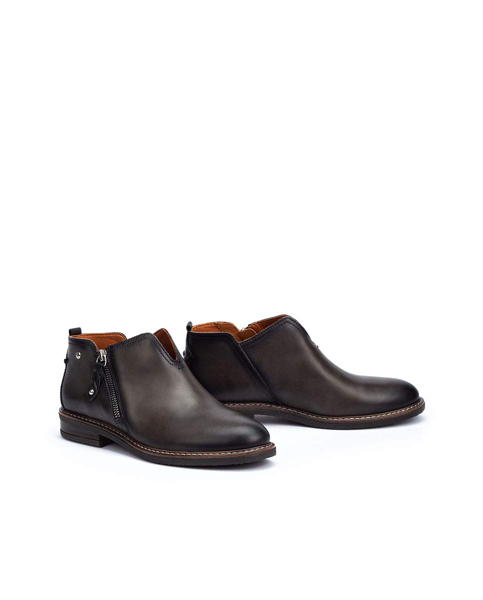 Pikolinos Women's Classic Leather Loafers - Comfortable Slip-On Shoes for Women | Casual & Office Wear | Perfect for Walking, Travel & Everyday Use