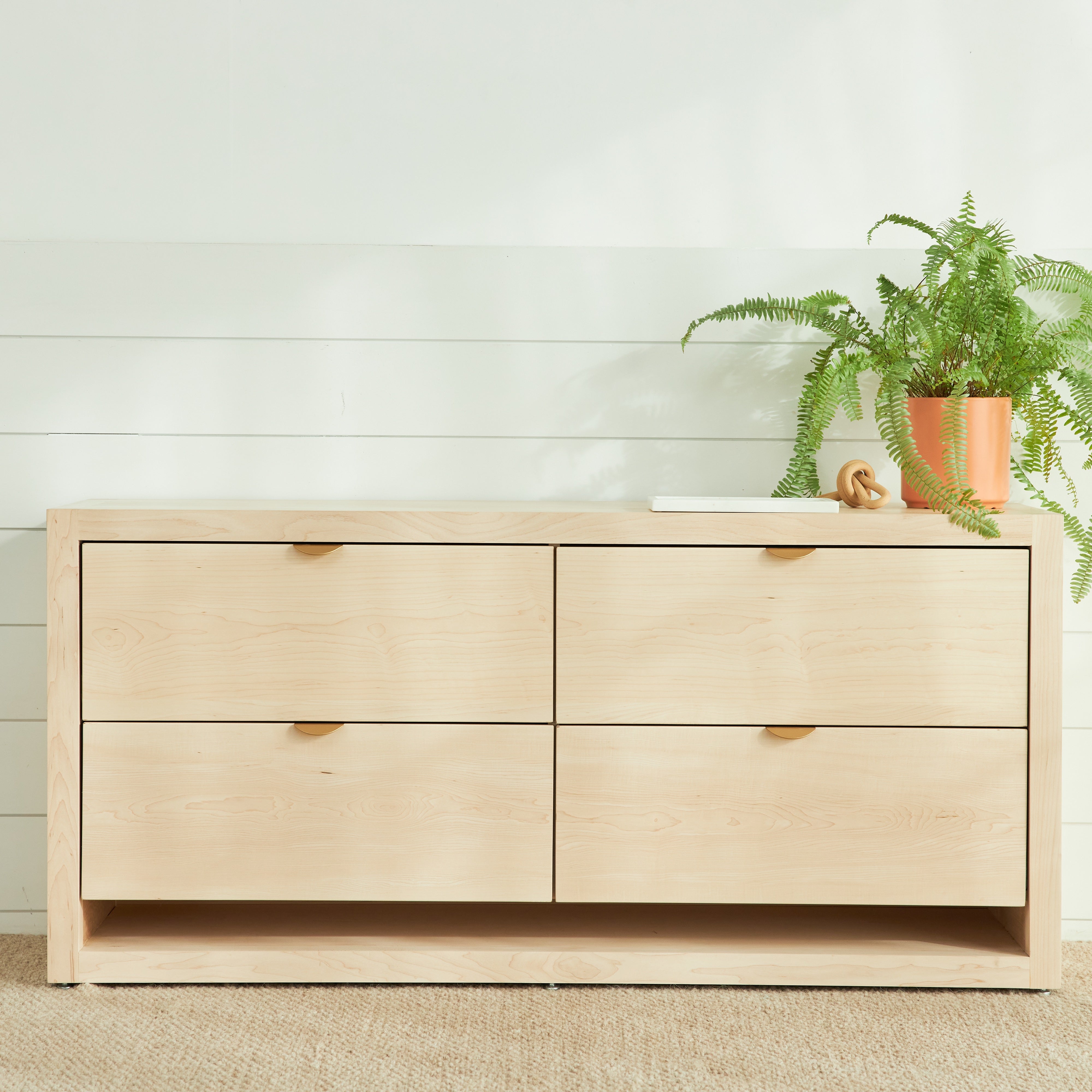 Malibu Wood Dresser - Solid Wood Bedroom Dresser with 6 Drawers, Vintage Style Chest of Drawers for Bedroom Storage - Perfect for Master Bedroom, Guest Room, and Nursery Organization