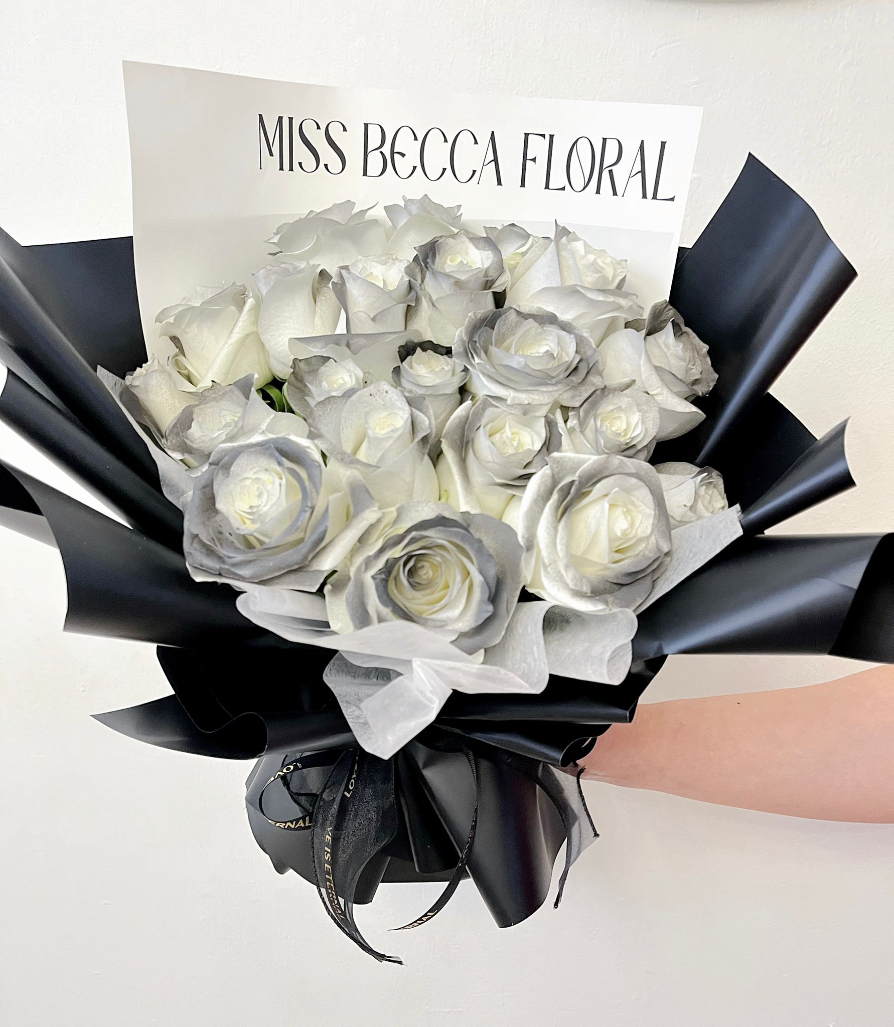 Scottish Pewter Grey Rose Bouquet - Handcrafted Artificial Flower Arrangement for Home Decor, Wedding Centerpieces & Gift Giving