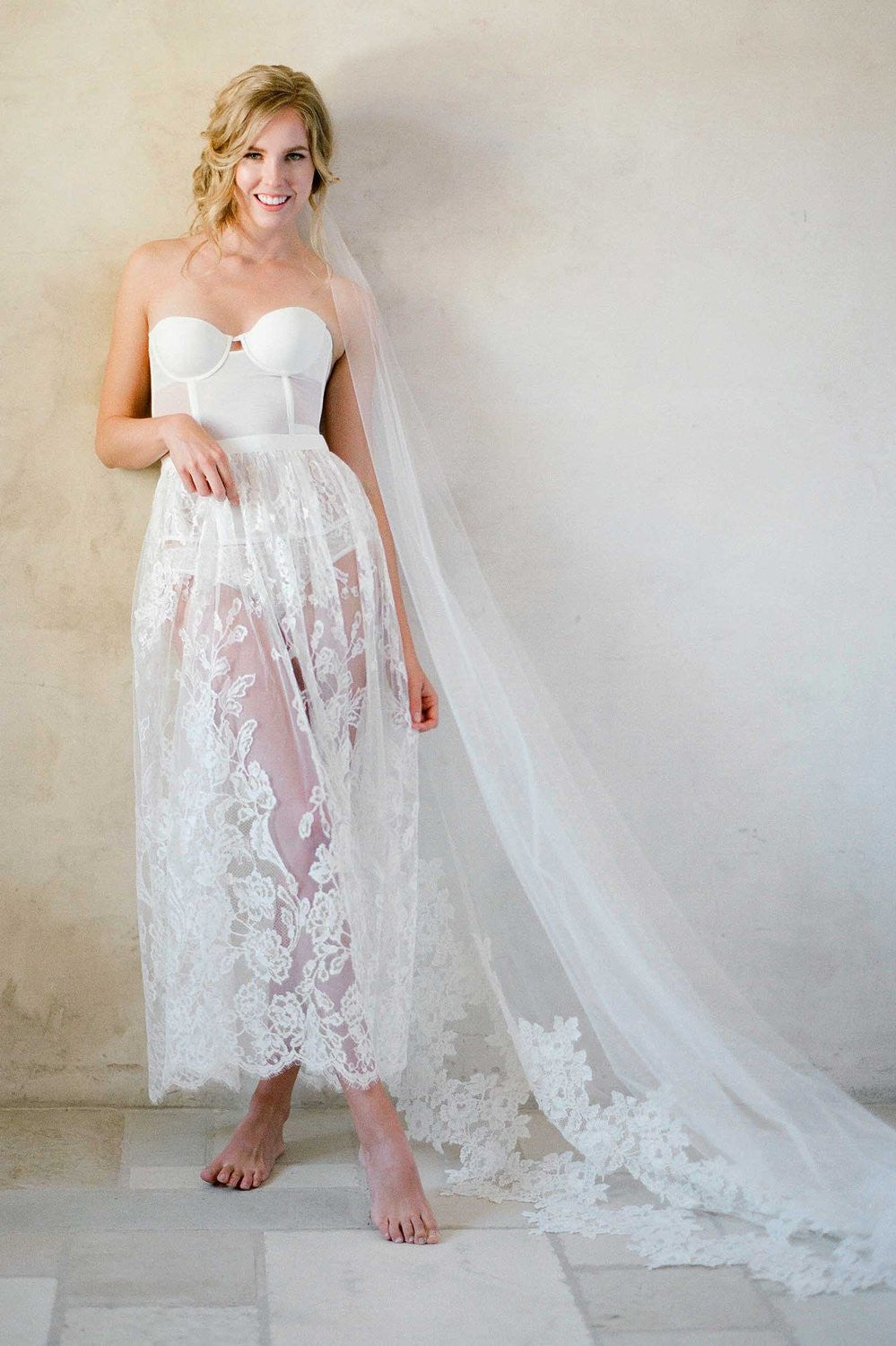 Elegant Lush Alencon French Lace One Tier Wedding Veil - Perfect for Bridal Ceremonies & Romantic Photos
