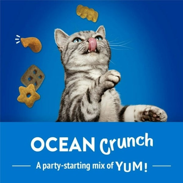 Friskies Party Mix Ocean Crunch Cat Treats - Healthy Seafood Flavor Snacks for Cats - Perfect for Training, Rewards & Playtime