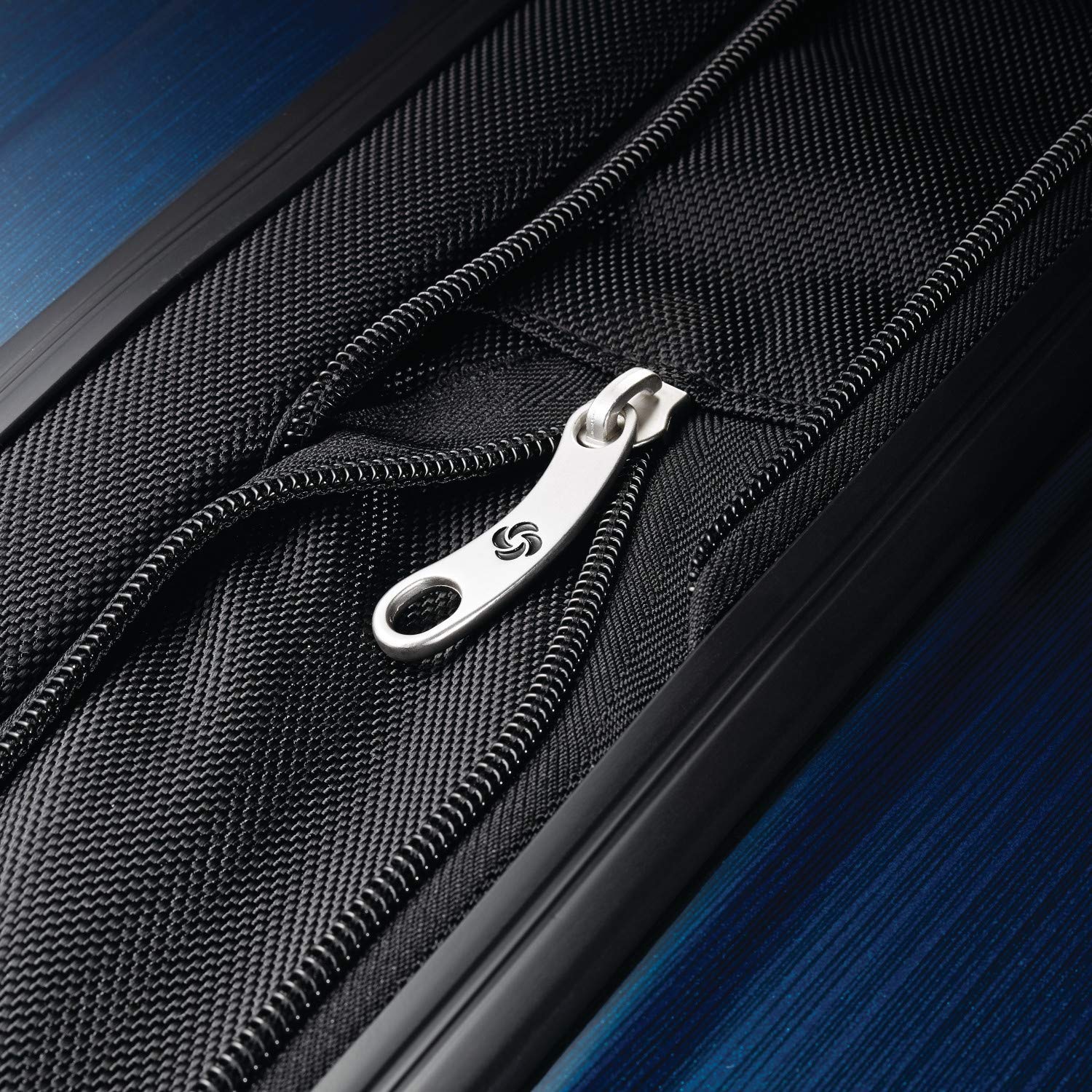 Samsonite Winfield 2 Hardside Expandable Luggage with 360° Spinner Wheels - 28-Inch Checked Large Suitcase in Deep Blue | Perfect for International Travel & Business Trips