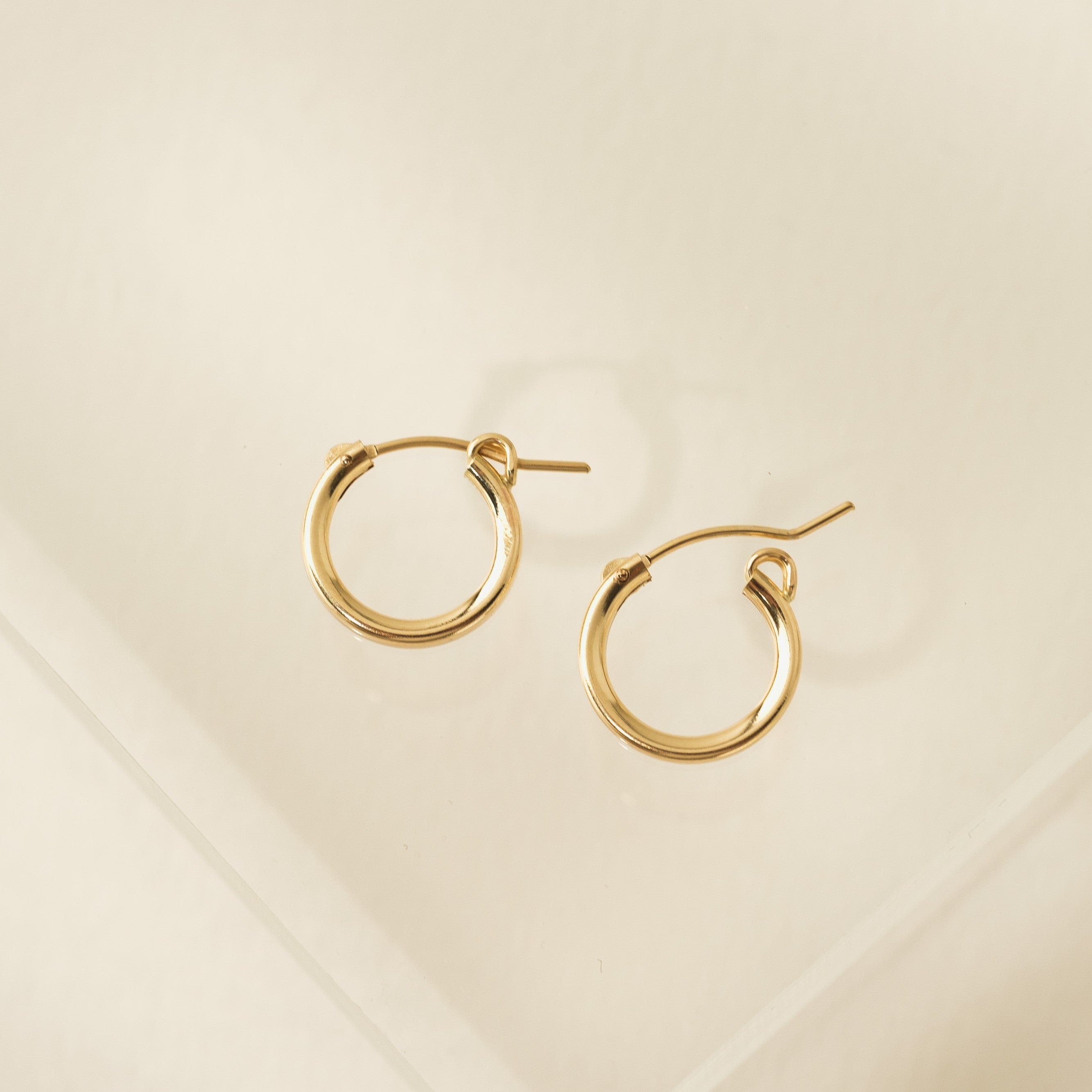 14K Gold Filled Wire Hoop Earrings for Women - Classic Circle Huggie Earrings for Everyday Wear, Gift Giving & Special Occasions