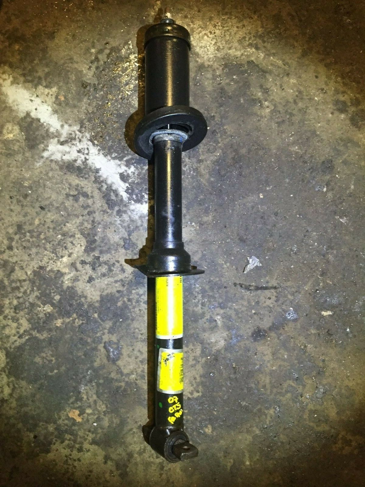 2003-2007 Cadillac CTS Front Right Passenger Shock Strut Absorber Replacement - OEM Quality Suspension Part for Smooth Ride & Better Handling | Perfect for City Driving & Highway Commutes