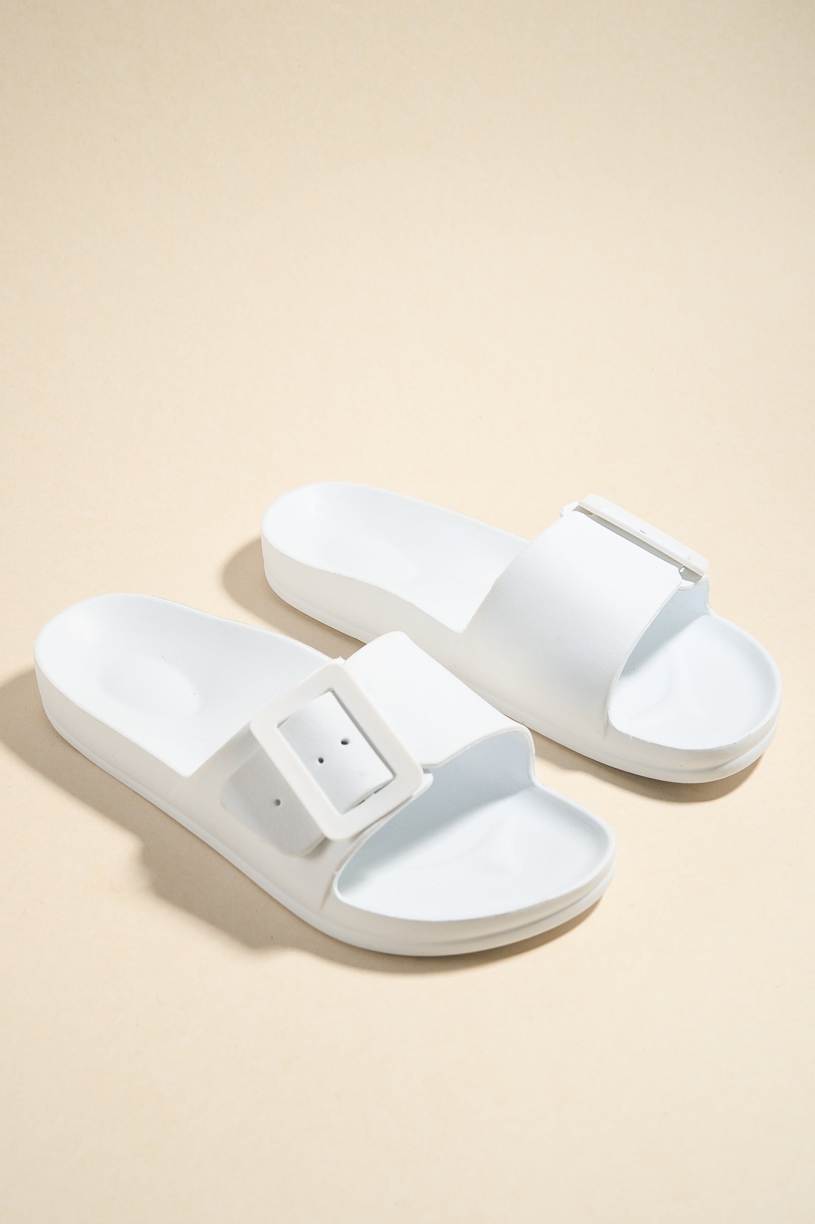 Comfortable White Single Buckle Slides for Women & Men - Perfect for Beach, Pool, and Casual Summer Outfits
