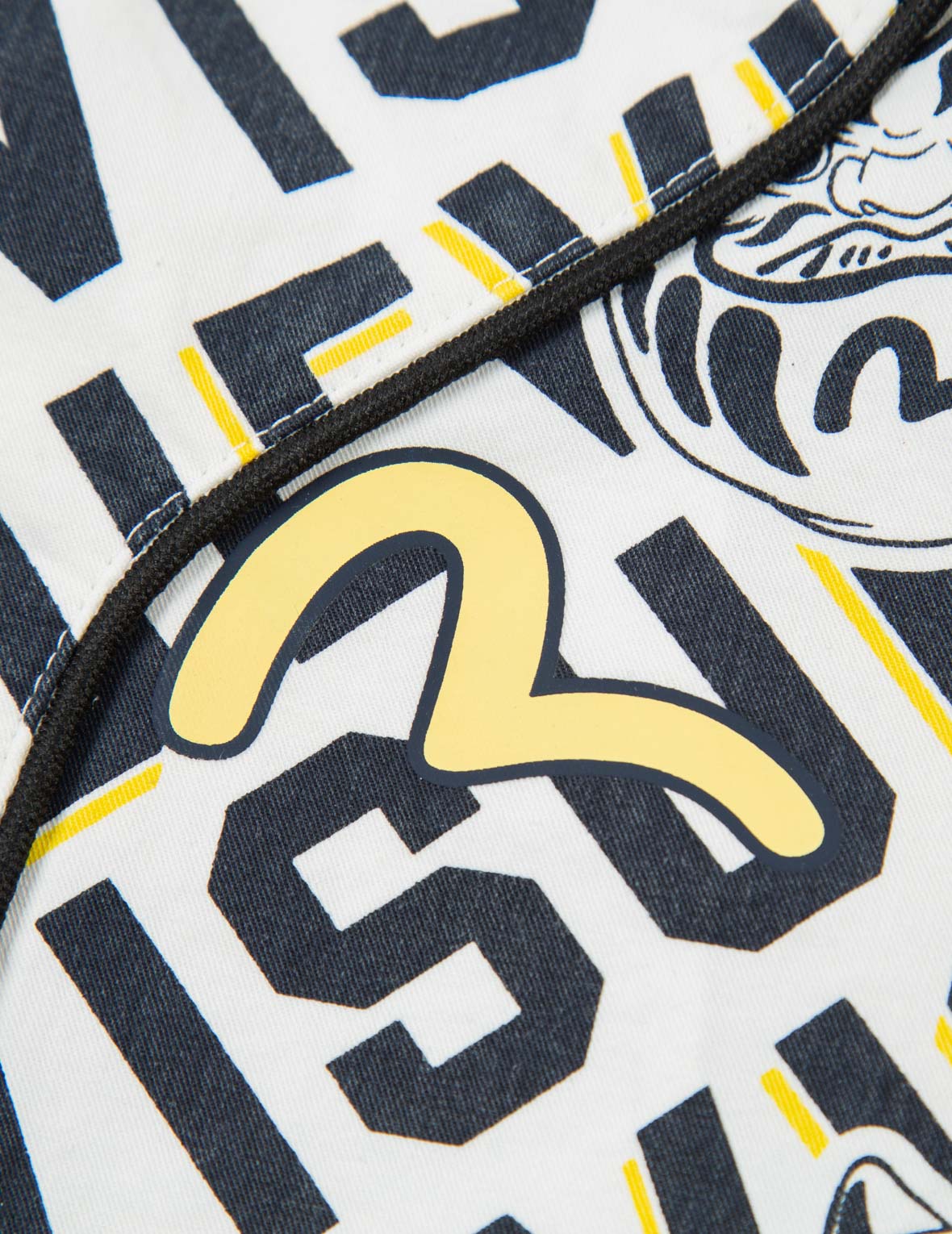Daruma Buddies & Logo Print Baseball Shirt - Trendy Japanese-Inspired Casual Tee for Men & Women | Perfect for Streetwear, Anime Conventions & Everyday Fashion
