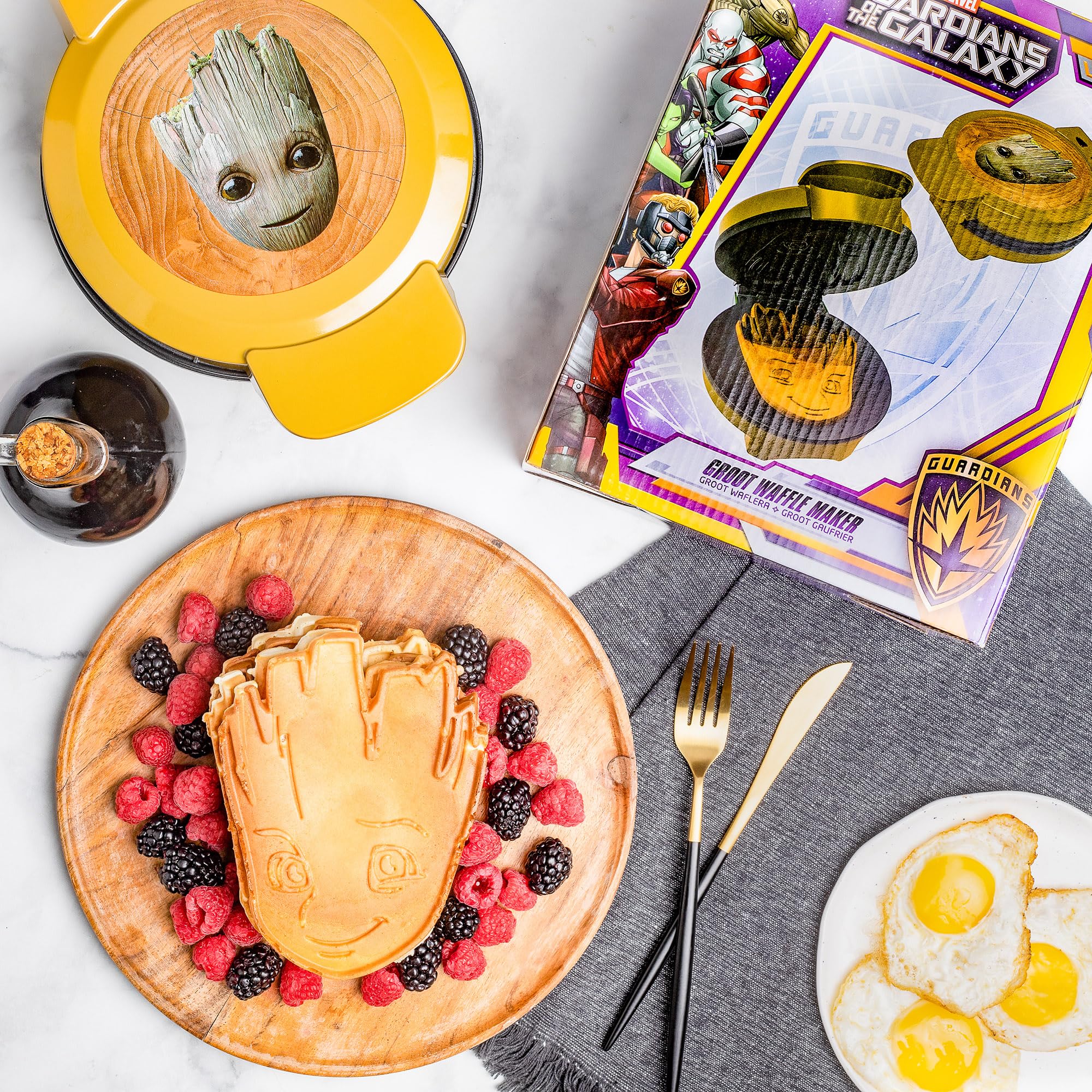 Uncanny Brands Marvel Groot Waffle Maker - Make I Am Groot Waffles - Non-Stick Waffle Iron for Breakfast, Kids Party & Superhero Fans - Perfect for Marvel Themed Events & Family Fun