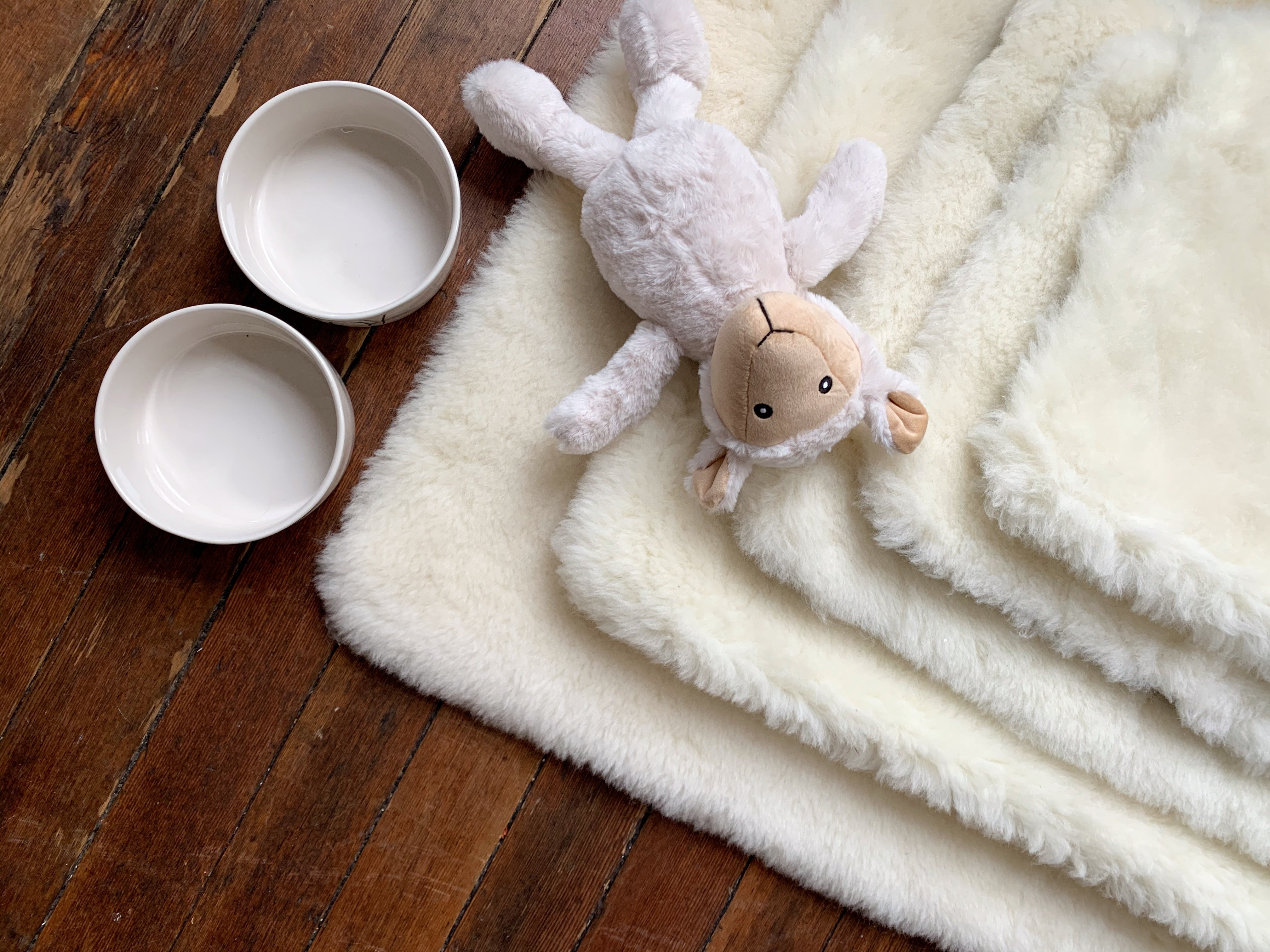 Premium Sheep Wool Pet Mats for Dogs & Cats - Soft & Durable Pet Bed Mat - Perfect for Beds, Floors & Crates - Eco-Friendly & Machine Washable