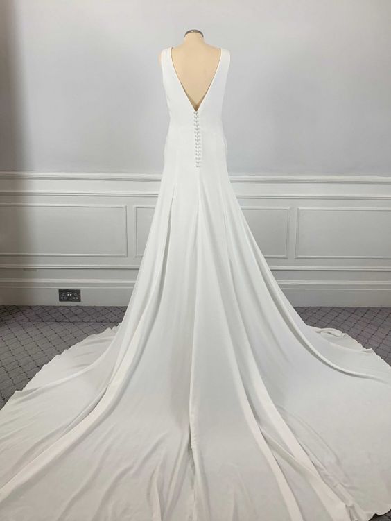 Pronovias Amaya Wedding Dress - Elegant Lace Bridal Gown for Bride, Perfect for Church Ceremony & Beach Weddings