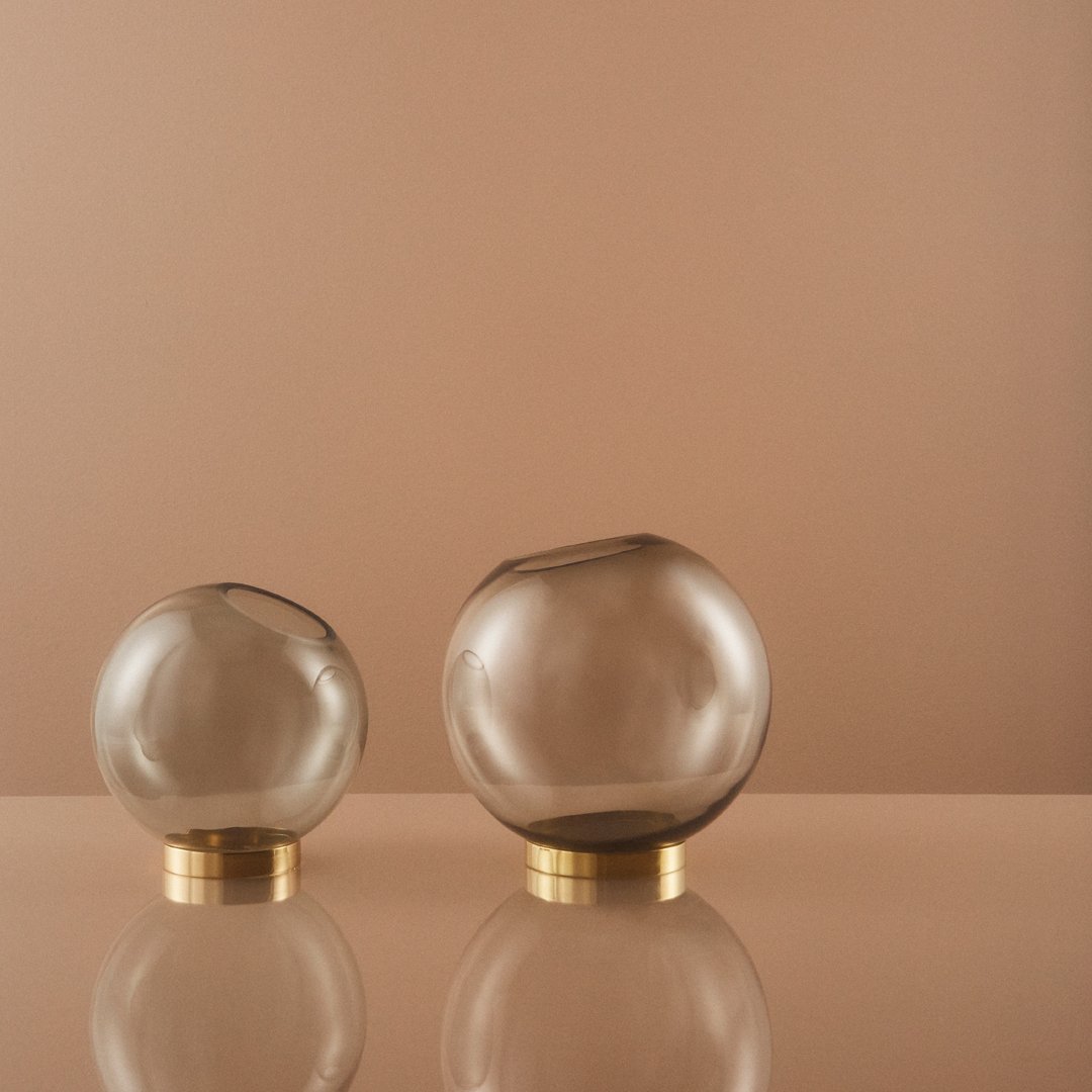 Globe Vase with Stand - Set of 4 - Decorative Glass Vase for Home, Office, Wedding Centerpiece, and Gift Giving