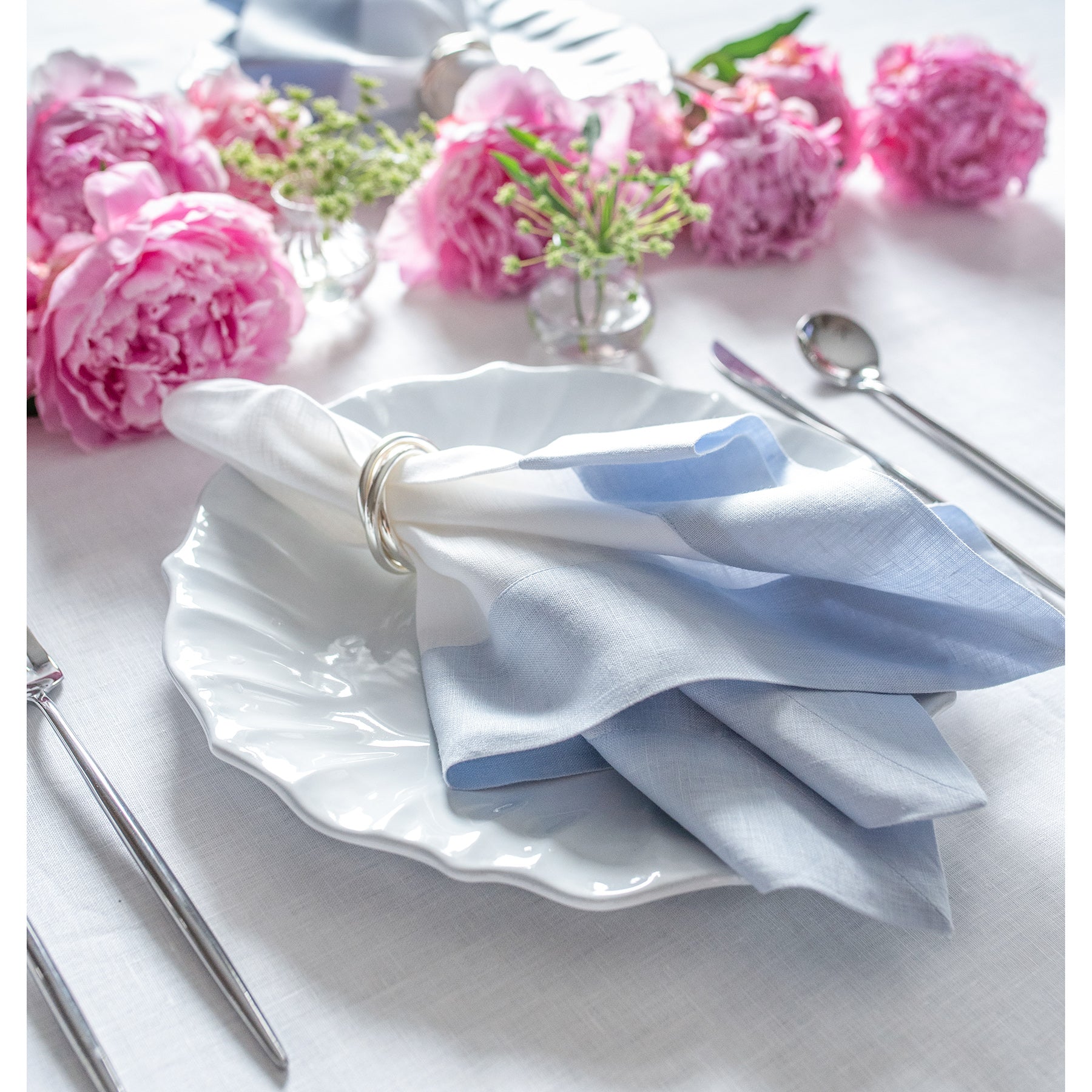 Elegant Contempo Napkins - Set of 4 Premium Cotton Dinner Napkins for Formal Dining, Parties & Special Occasions