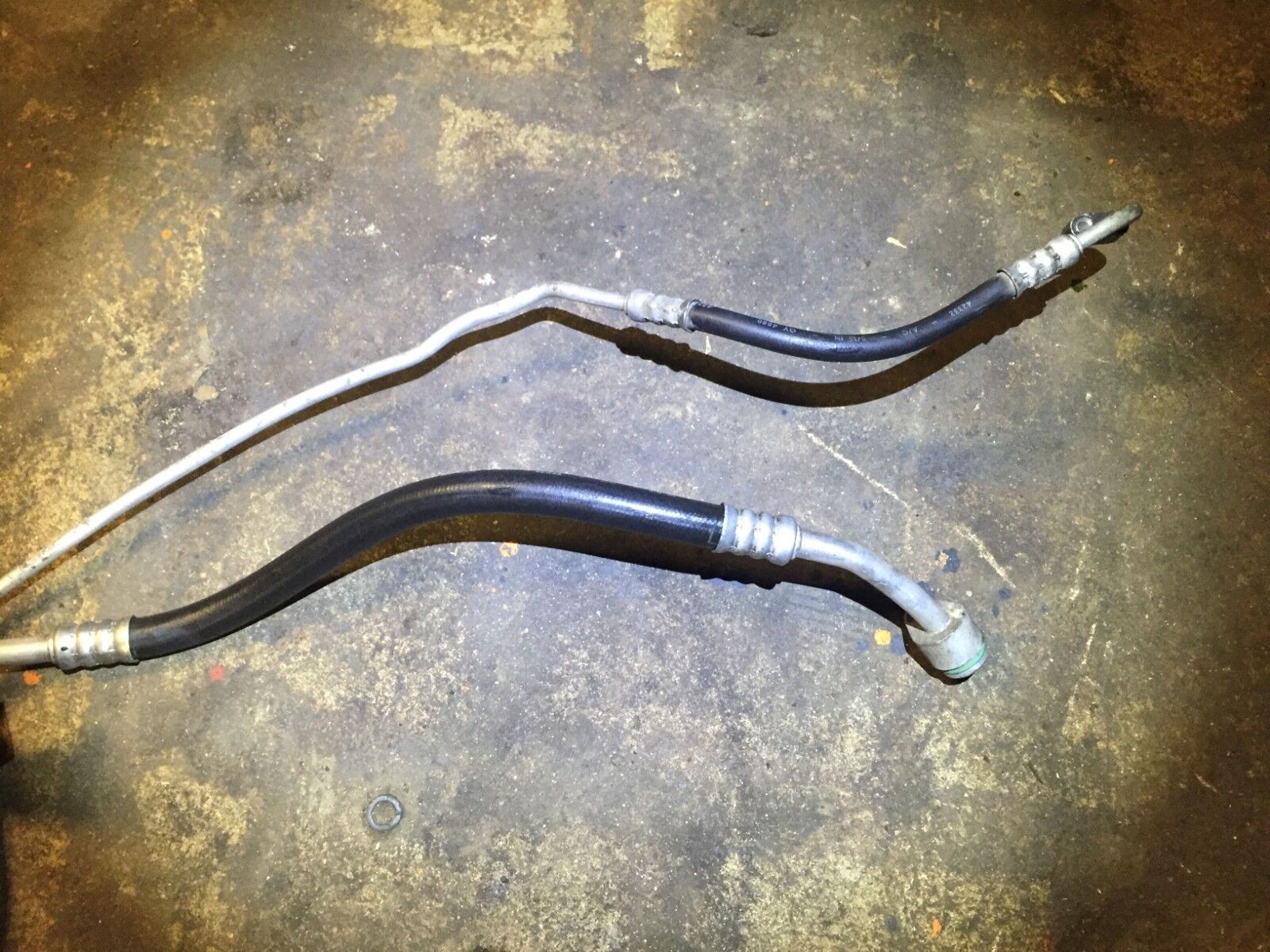 Mercedes ML320 W163 AC Air Conditioner Evaporator Drier Hose Pipe OEM Replacement - Perfect for Cooling System Repairs & Maintenance