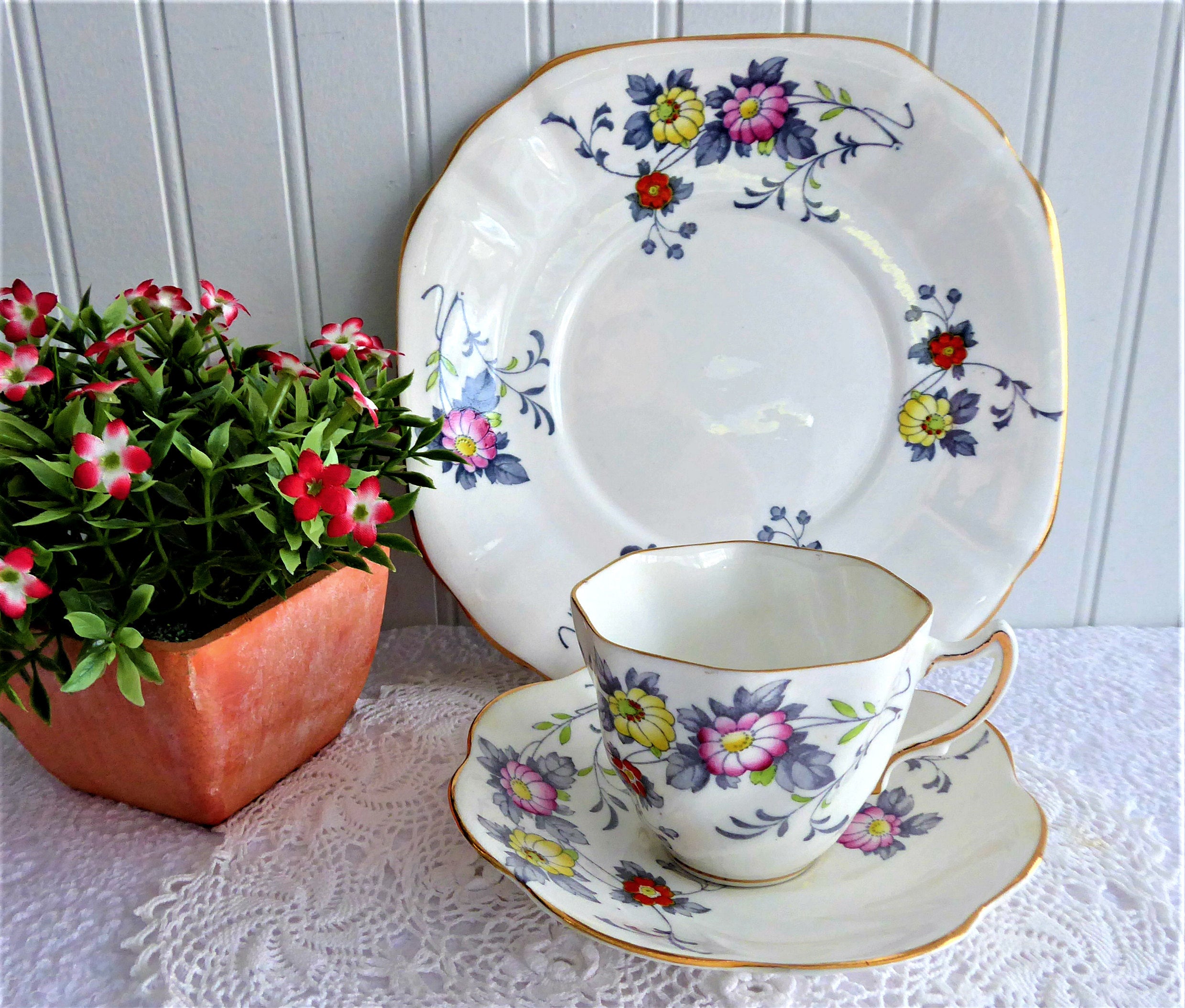 Vintage Rosina England Art Deco Floral Cup, Saucer & Plate Set - 1948-1952 Collectible Tea Set for Afternoon Tea & Antique Home Decor