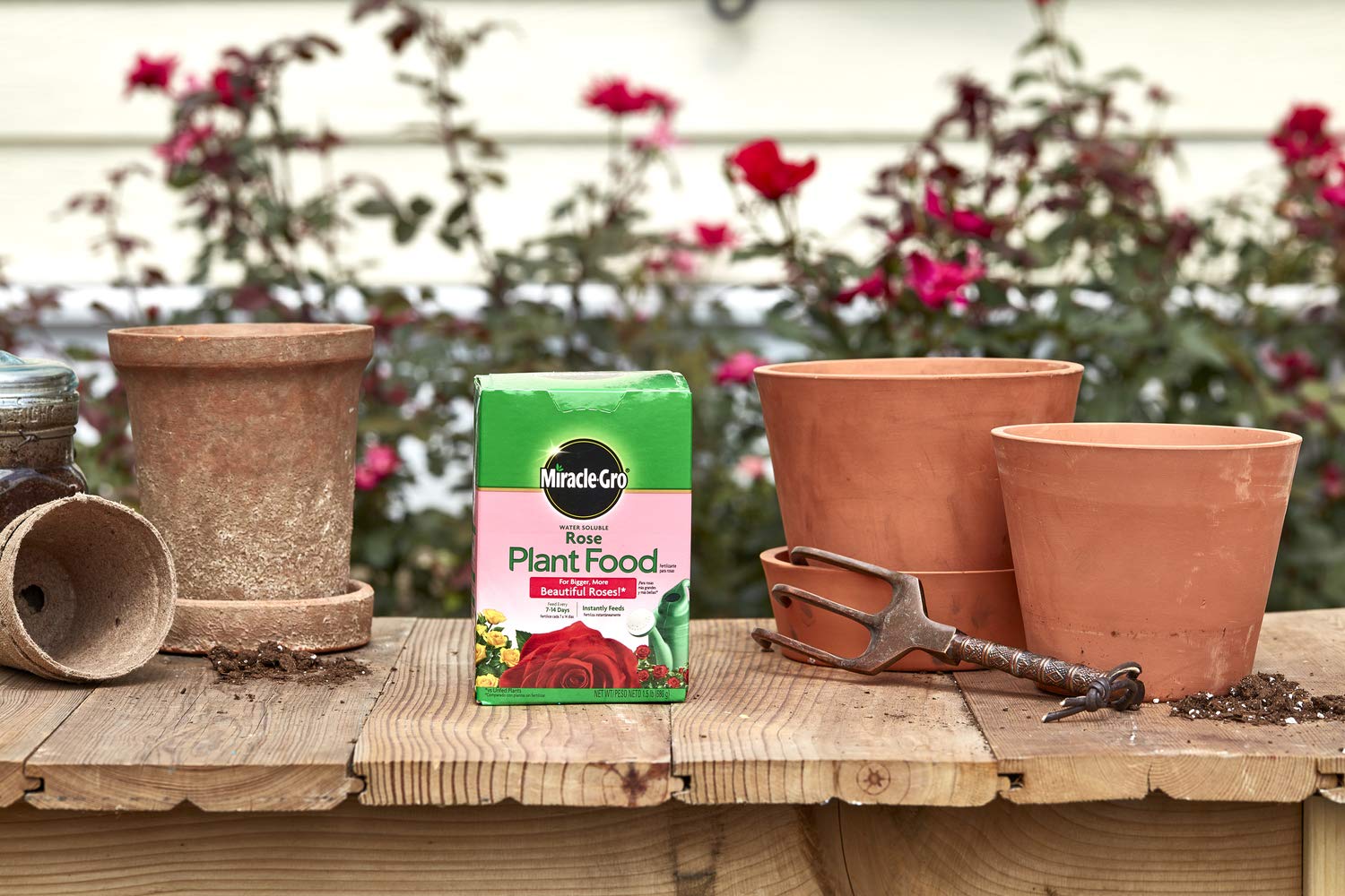 Miracle-Gro Rose Plant Food Fertilizer - 1.5 lb (6 Pack) for Healthy Roses - Perfect for Garden Roses, Potted Roses & Flower Beds