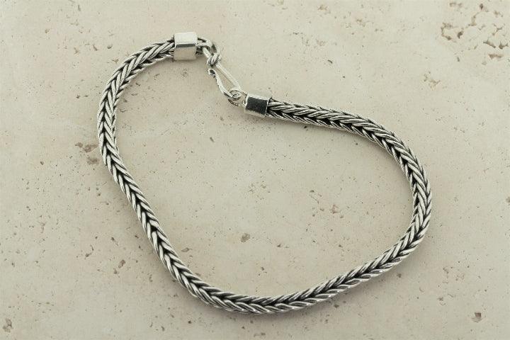 Elegant Narrow Link Bracelet for Women - Dainty Gold & Silver Chain Bracelet for Everyday Wear | Perfect for Office, Date Night & Casual Outfits