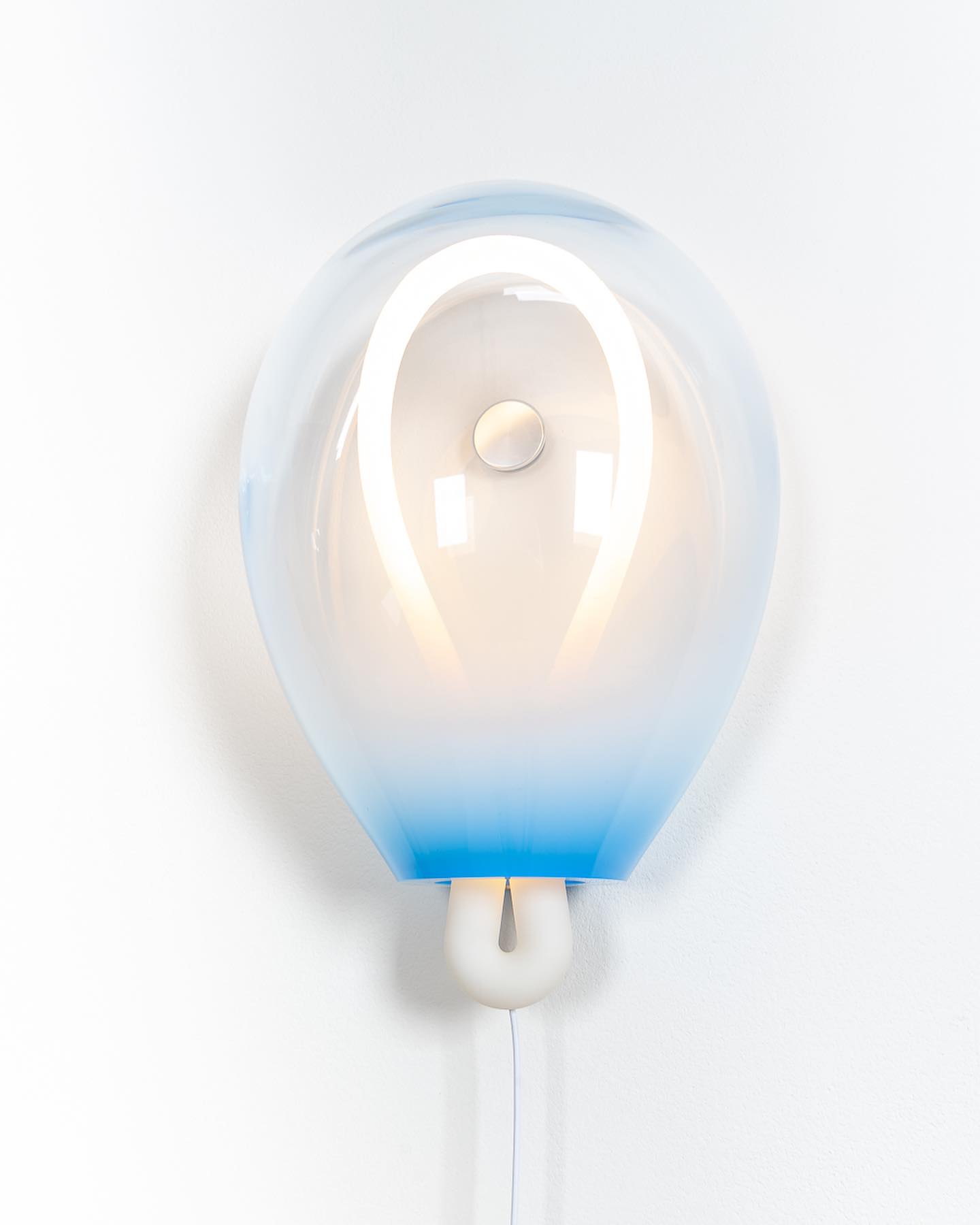 Modern Bulla Wall Light - Sleek LED Sconce for Bedroom, Living Room & Hallway - Dimmable Indoor Lighting Fixture - Perfect for Home Decor & Ambient Lighting
