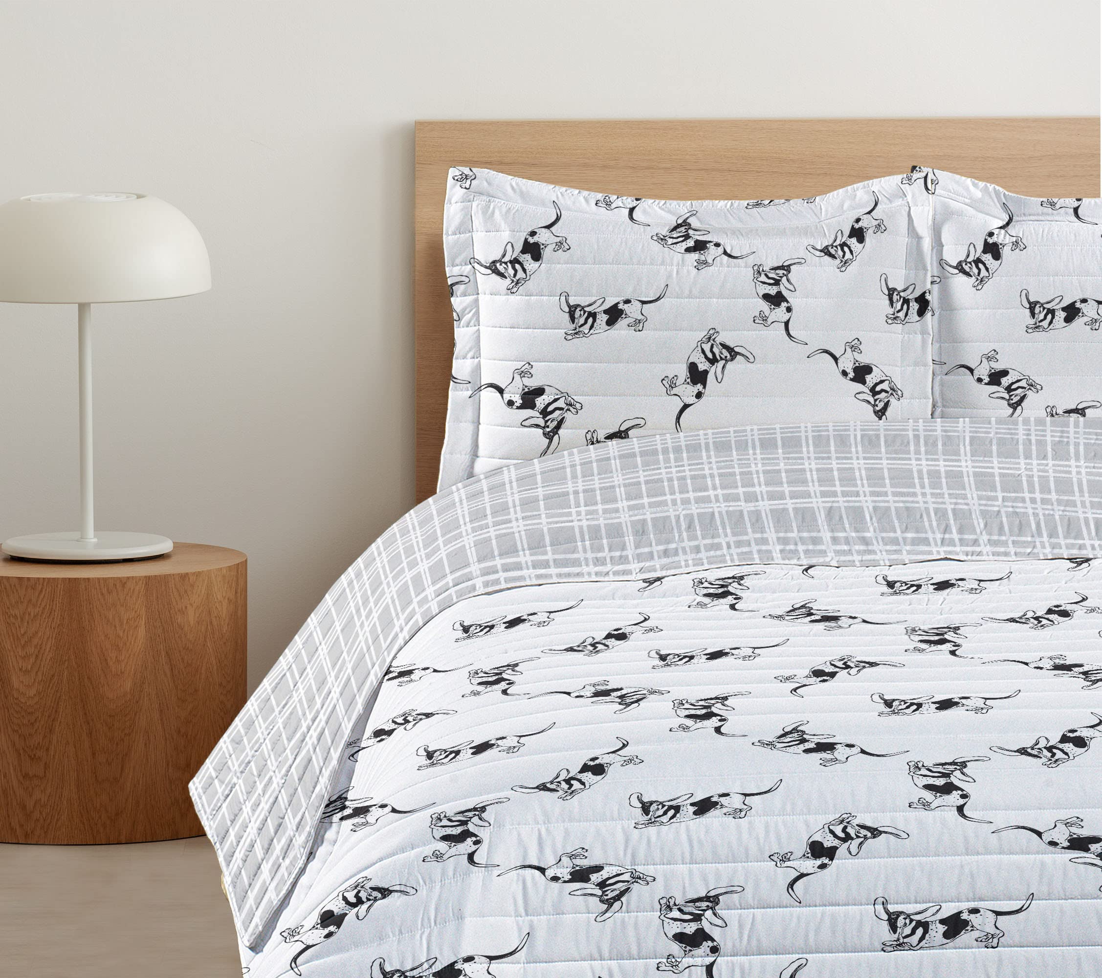 Ambesonne Reversible Basset Hound Bedspread Set - Monochrome Hand-Drawn Dog Pattern Microfiber Comforter with Pillow Shams, Queen Size Black & White - Perfect for Pet Lovers' Bedroom Decor & Cozy Home Styling