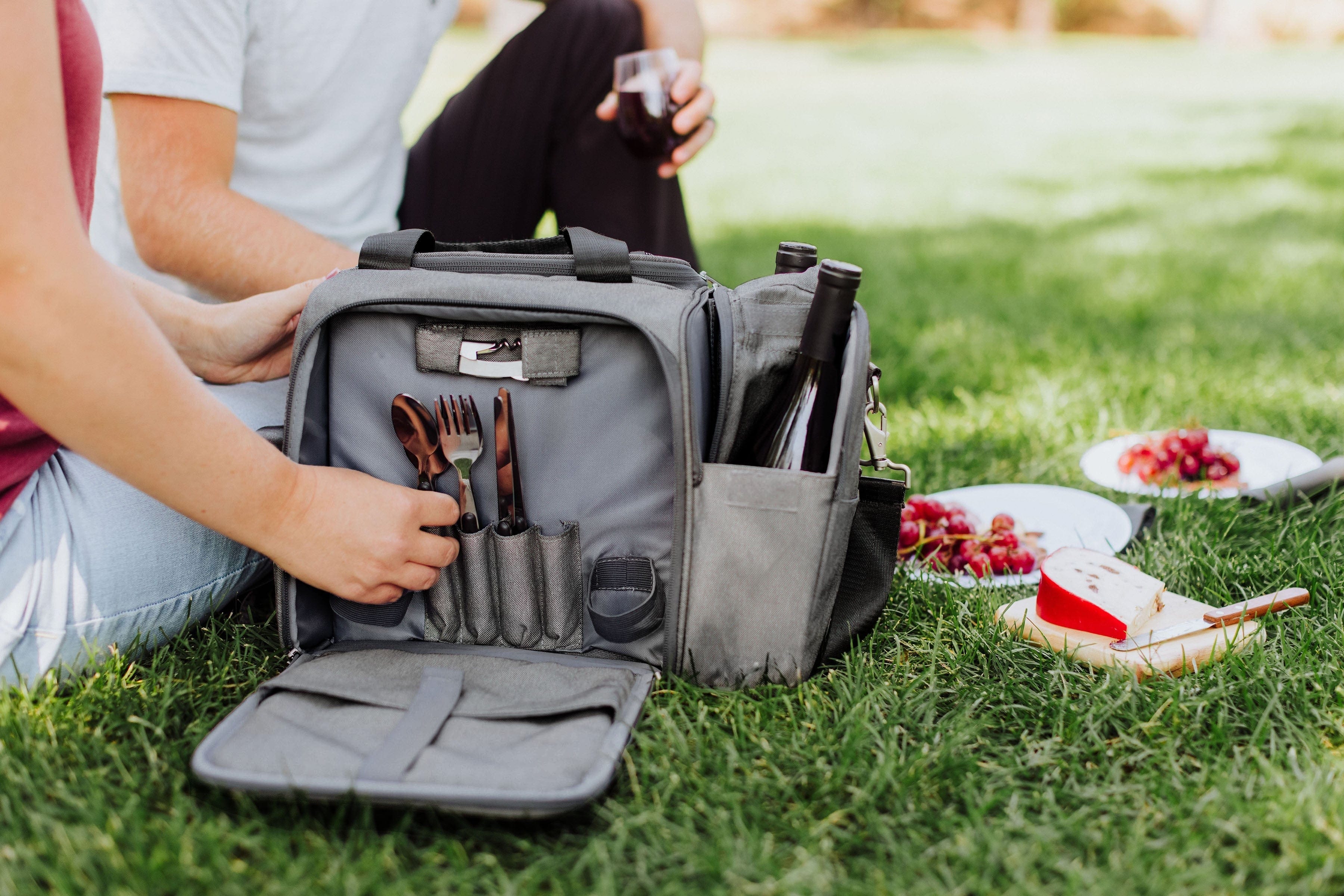 Picnic Time Malibu Frontier Edition Insulated Cooler Tote Bag - Gray with Black Accents for Beach, Camping & Outdoor Adventures