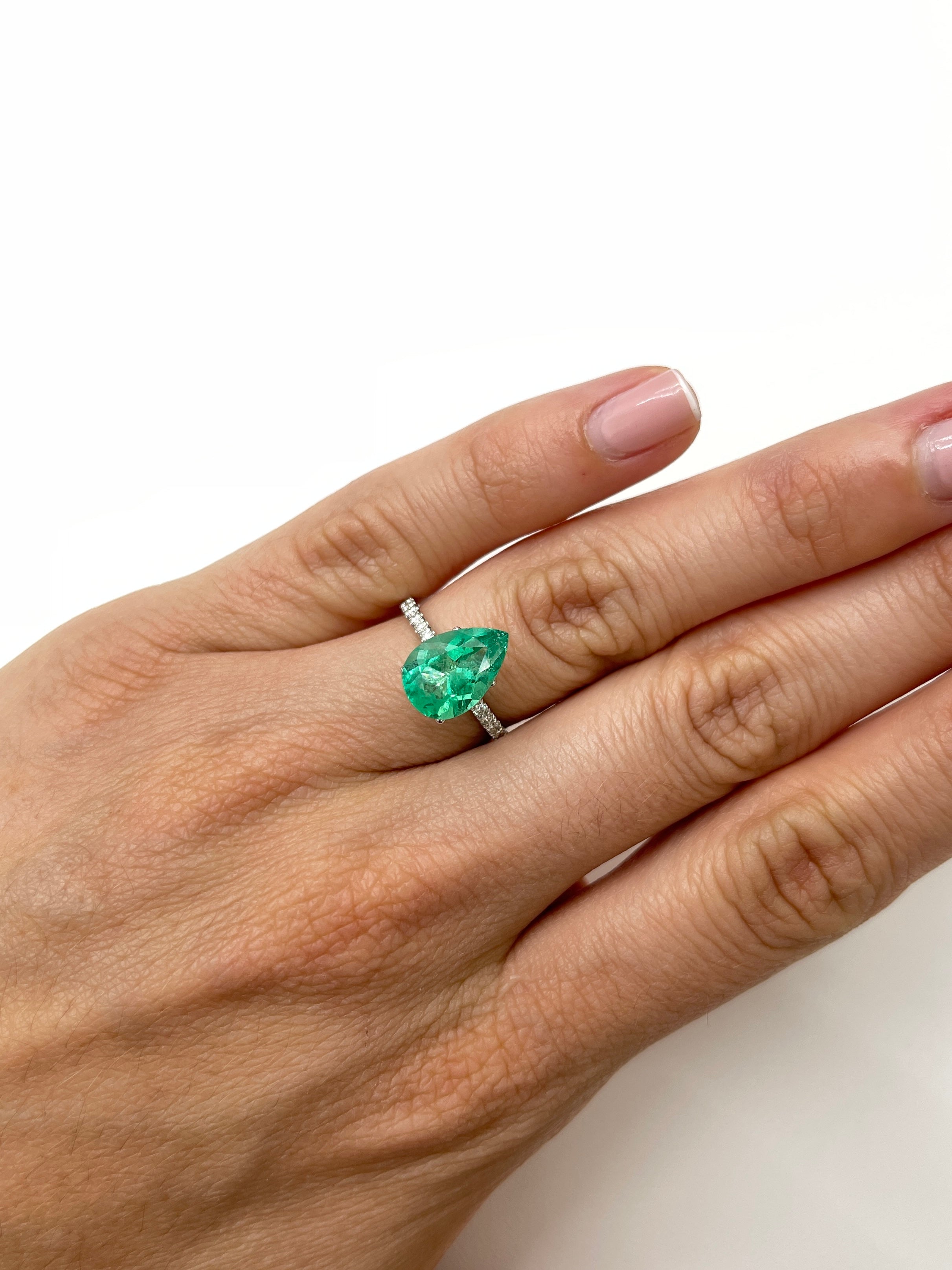 2.95 Carat 12.5x8.5mm Medium Green Natural Colombian Loose Emerald Pear Cut Gemstone for Jewelry Making & Engagement Rings