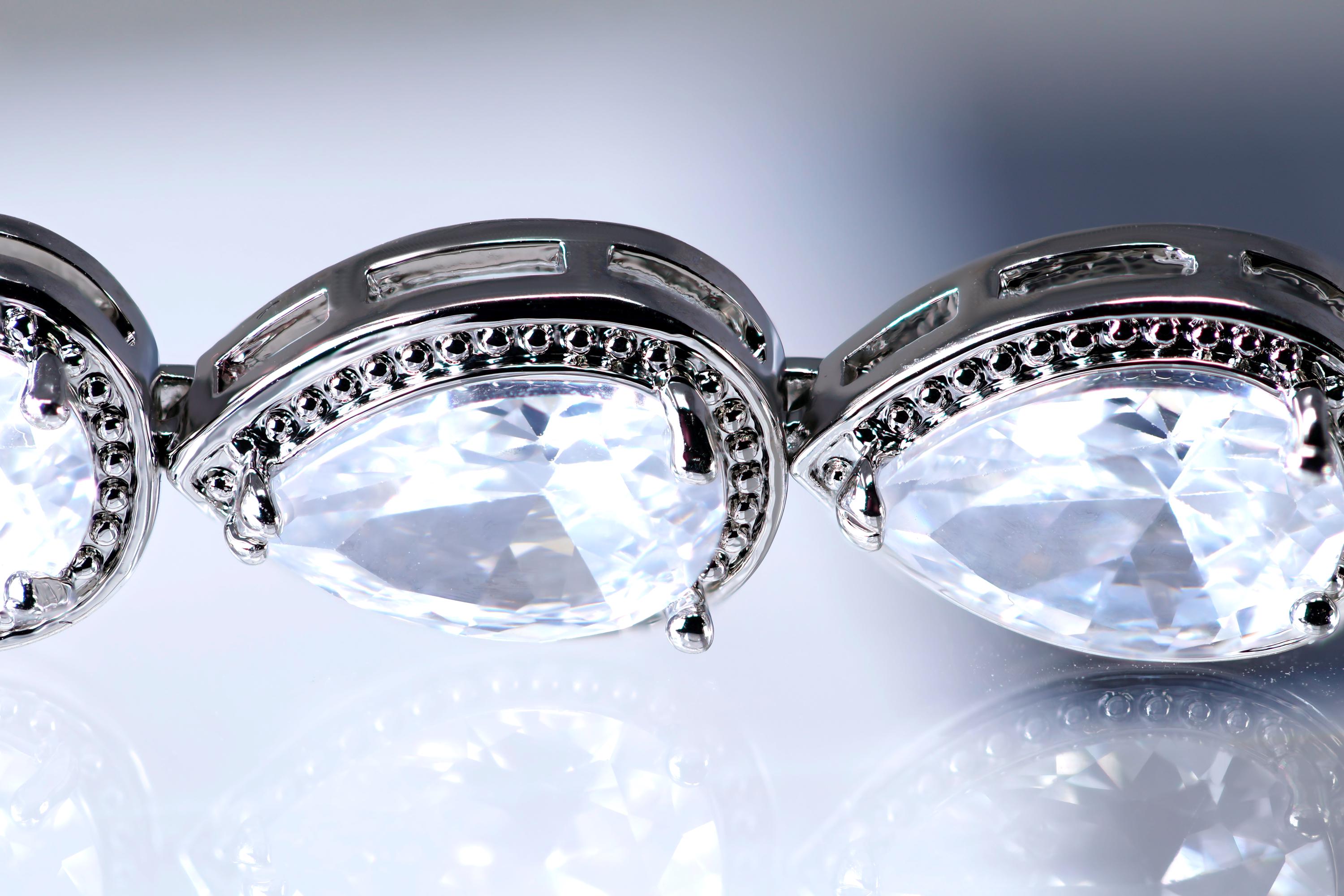 CZ Crystal Teardrop Clip-On Earrings for Women – Elegant Bridal Wedding Jewelry, Long Tassel Statement Dangle Earrings – Perfect for Weddings, Parties & Special Occasions