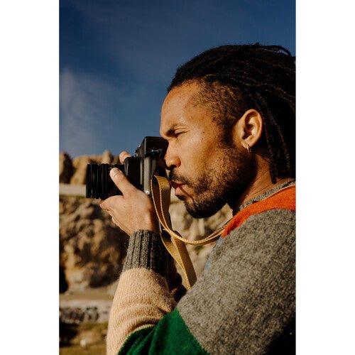 Peak Design Leash (Coyote) - Premium Camera Strap for DSLR & Mirrorless Cameras - Secure & Comfortable for Travel & Outdoor Photography