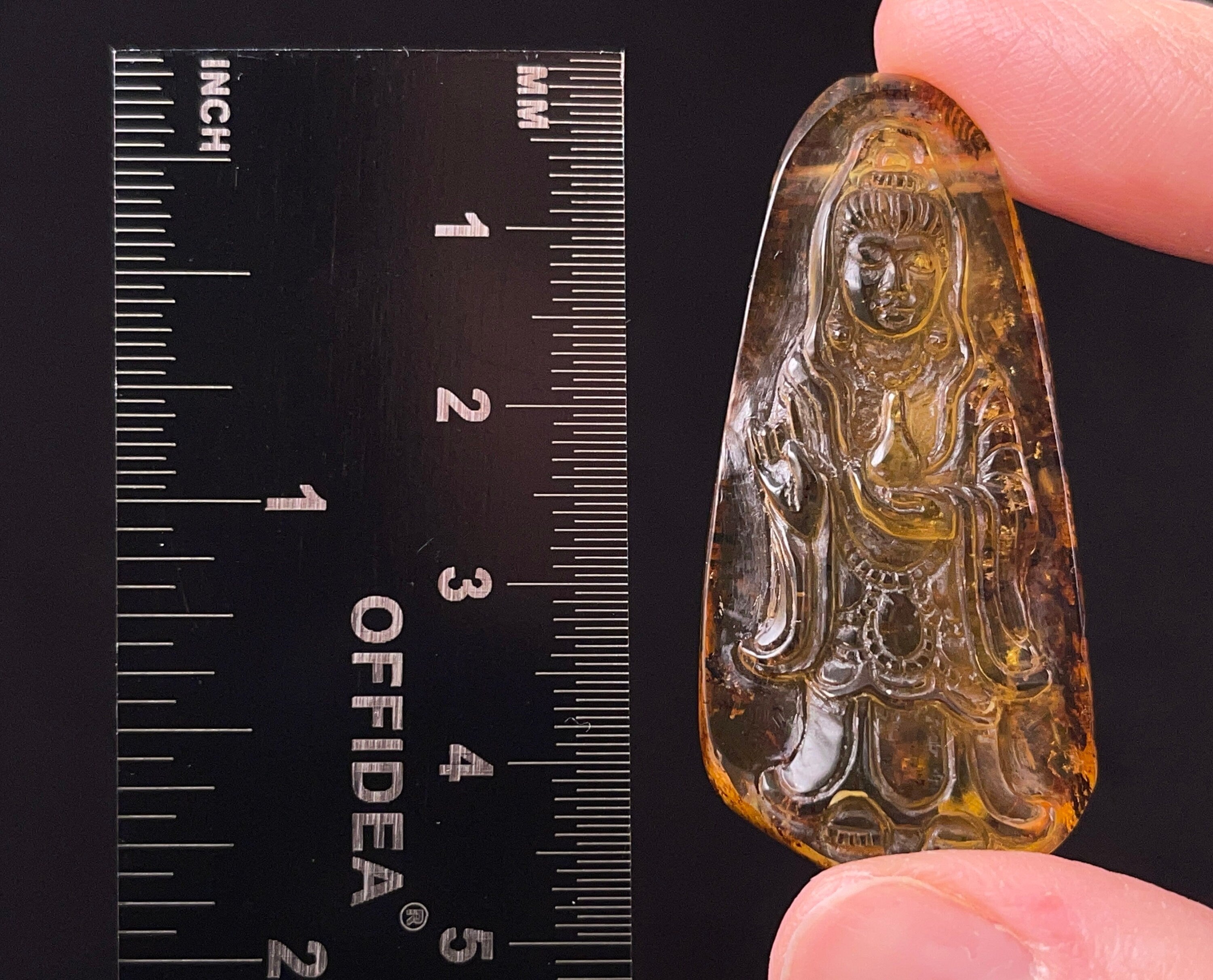 AMBER Crystal Kuan Yin Statue - Hand Carved Buddhist Art, Feng Shui Home Decor, Healing Crystal Gift for Housewarming, Meditation & Spiritual Healing - Perfect for Yoga Rooms, Office Desk & Zen Spaces