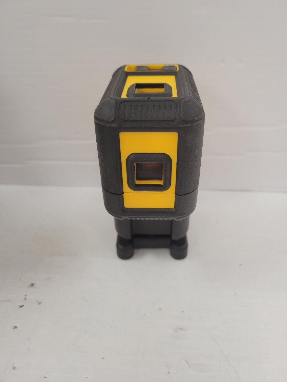 DEWALT DW08302 Self-Leveling Cross-Line Laser Level with Magnetic Pivoting Base - for Construction, Remodeling, and DIY Projects