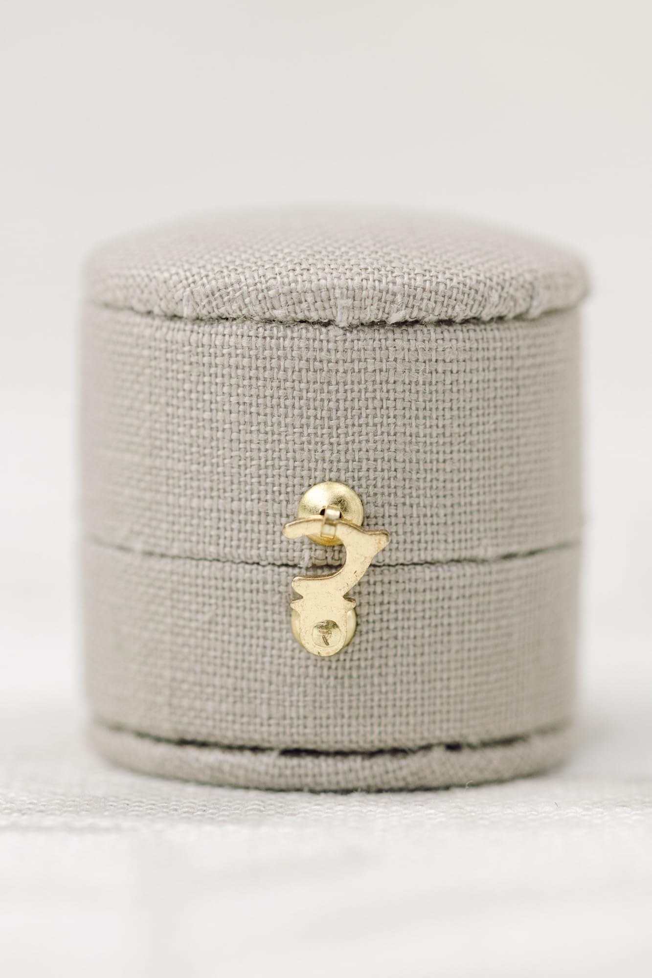 Elegant Small Oval Hinged Ring Box in Greige - Perfect for Jewelry Storage, Wedding Proposals & Gift Presentation
