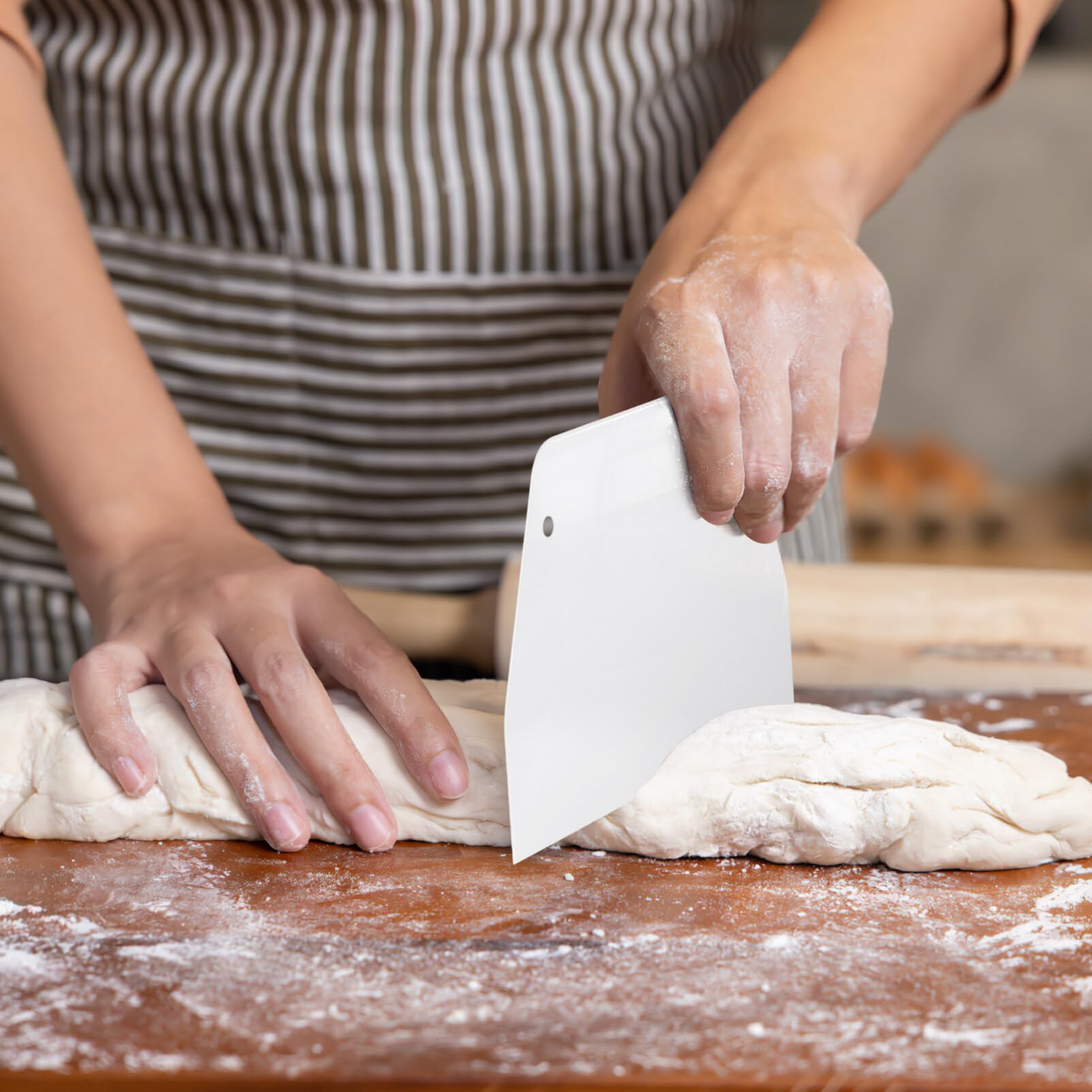 YARNOW 2-Pack Plastic Bench Scraper - Food Grade Dough Scraper for Baking, Cake Decorating & Bread Making - Multipurpose Kitchen Tool for Fondant, Icing & Pastry (White, Large) - Perfect for Home Bakers & Professional Chefs