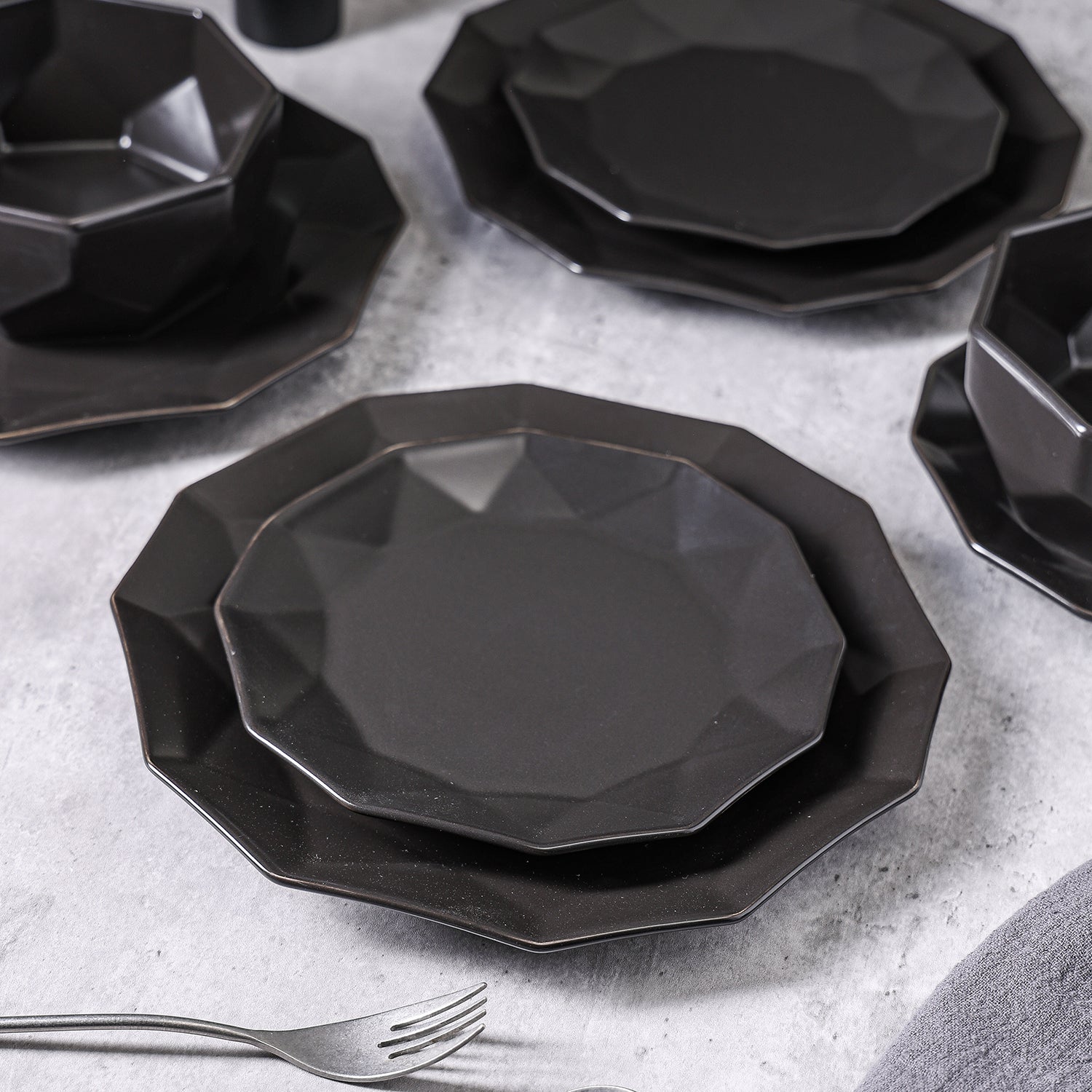 Premium Jamie Porcelain Dinnerware Set - Elegant Black 12-Piece Tableware for Formal Dining, Dinner Parties & Home Decor