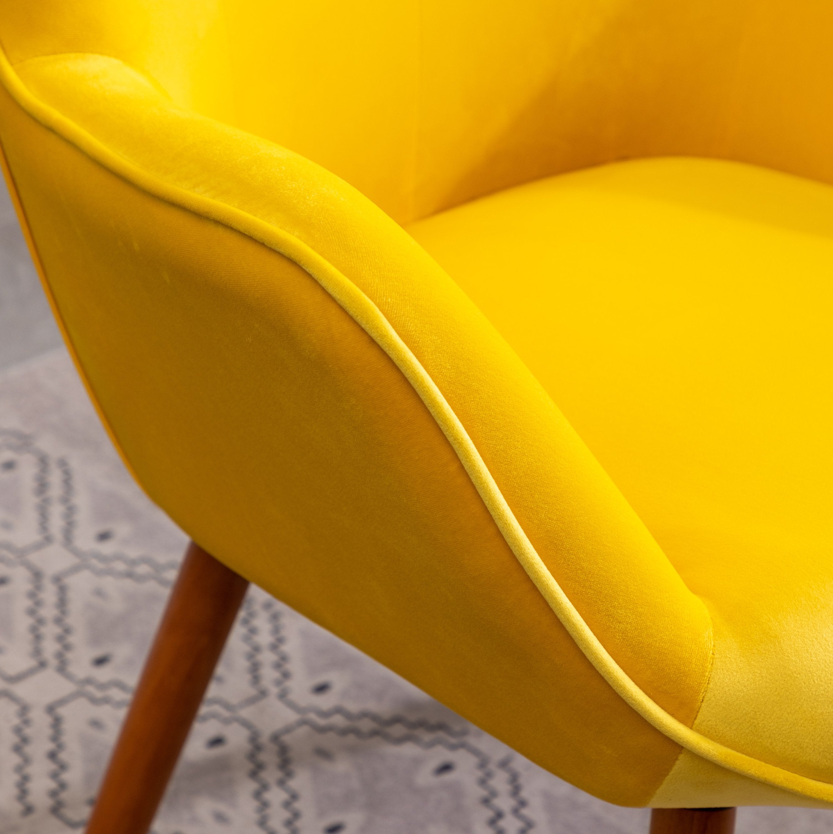 Roundhill Furniture Doarnin Contemporary Silky Velvet Tufted Button Back Accent Chair - Yellow Velvet Lounge Chair for Living Room, Bedroom & Office Decor
