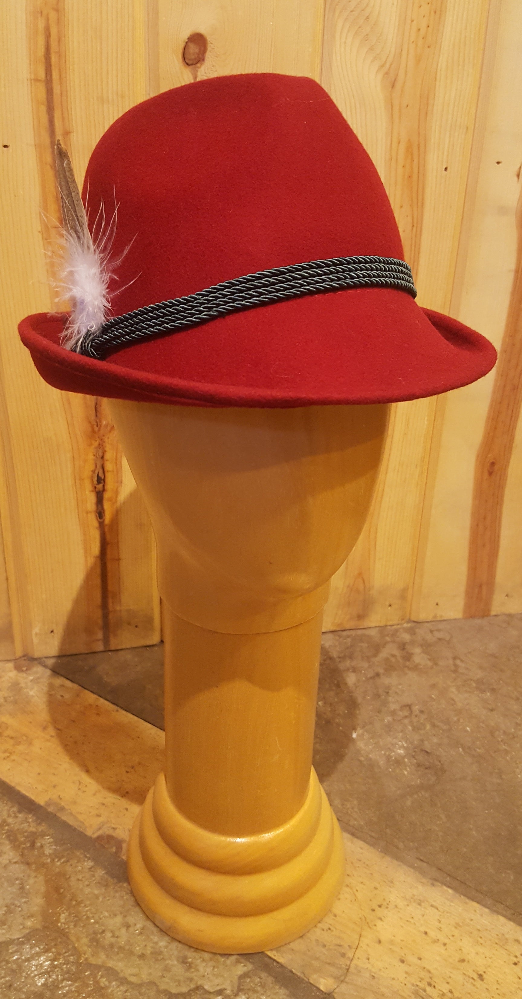 Premium French Alpine Hat with Feather - Stylish Wool Beret for Women & Men - Perfect for Winter, Hiking, and Fashion Outfits