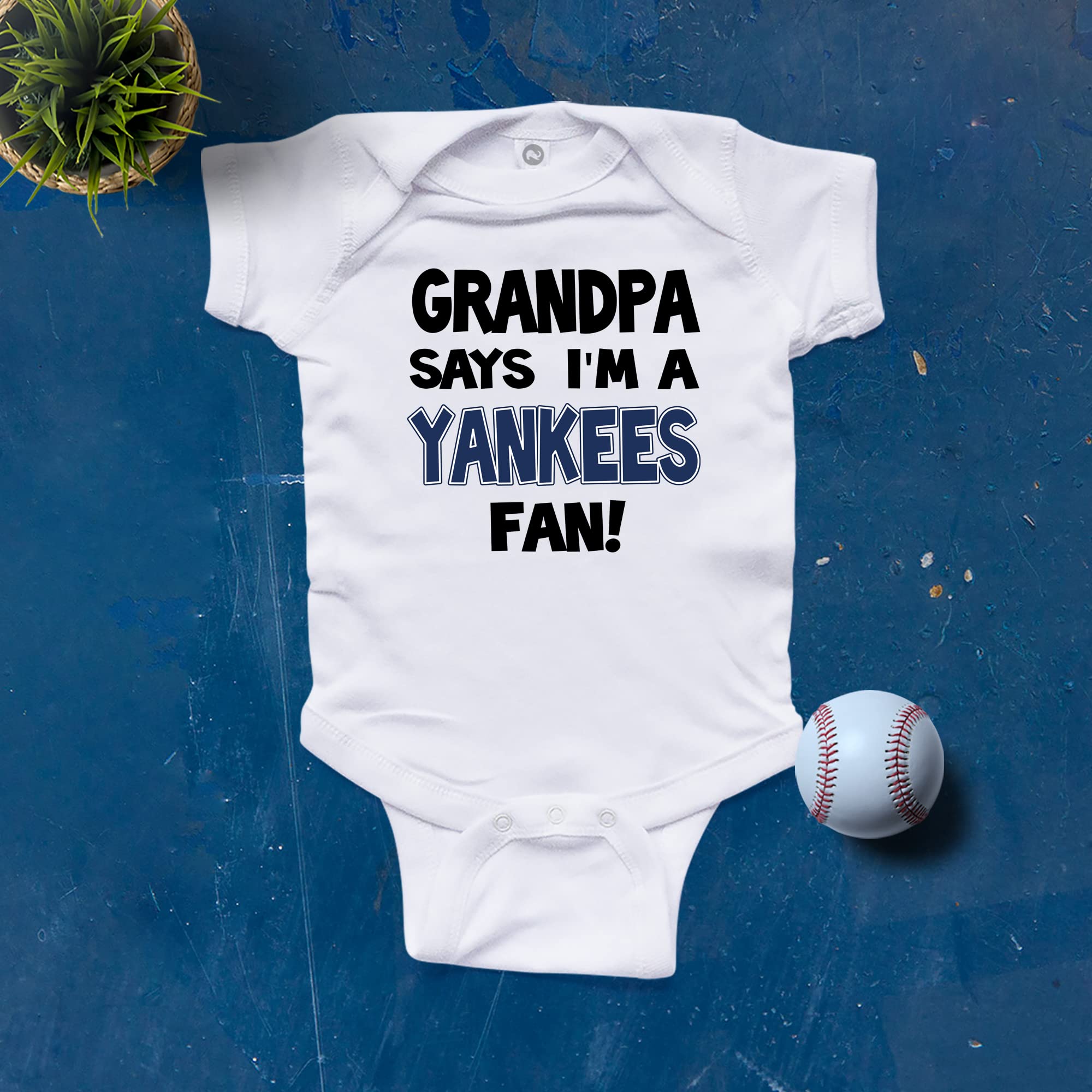 New York Yankees Fan Baby Bodysuit - Cute Grandpa Says I'm a Yankees Fan Onesie for Infants & Toddlers - Perfect for Baseball Games, Family Photos & Fan Gifts