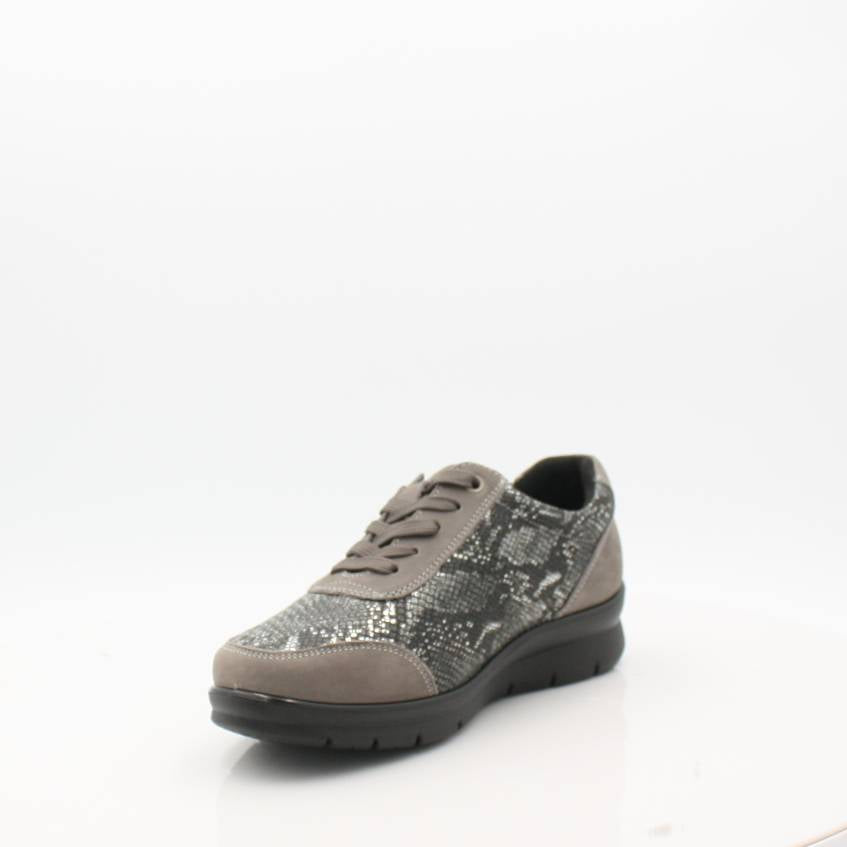 P 8262 G Comfort Waterproof Wide Work Boots - Durable & Slip-Resistant for Construction, Hiking & Outdoor Work