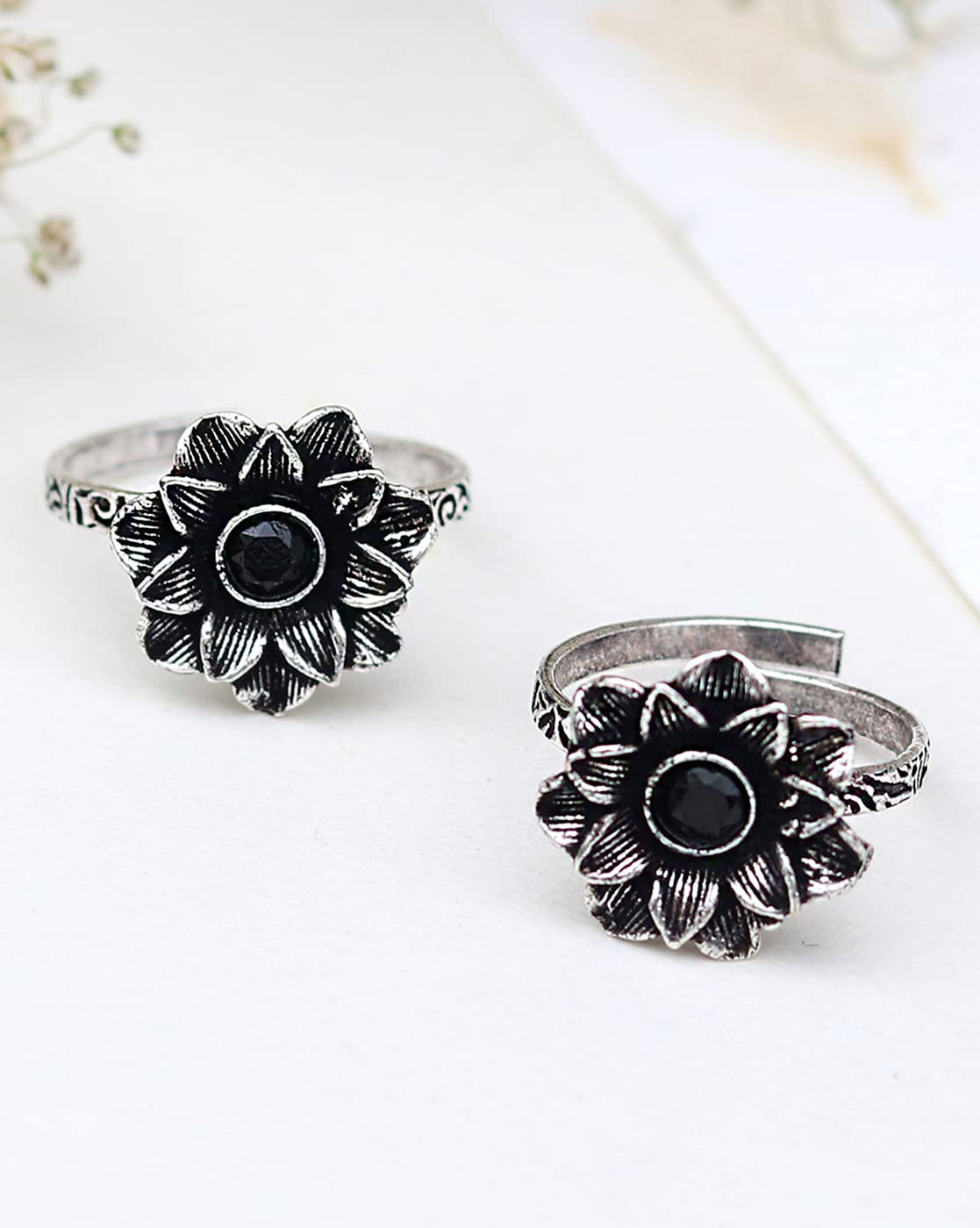TEEJH Kayra Black Stone Silver Oxidized Toe Rings for Women – Elegant Boho Jewelry for Beach, Summer & Festival Outfits