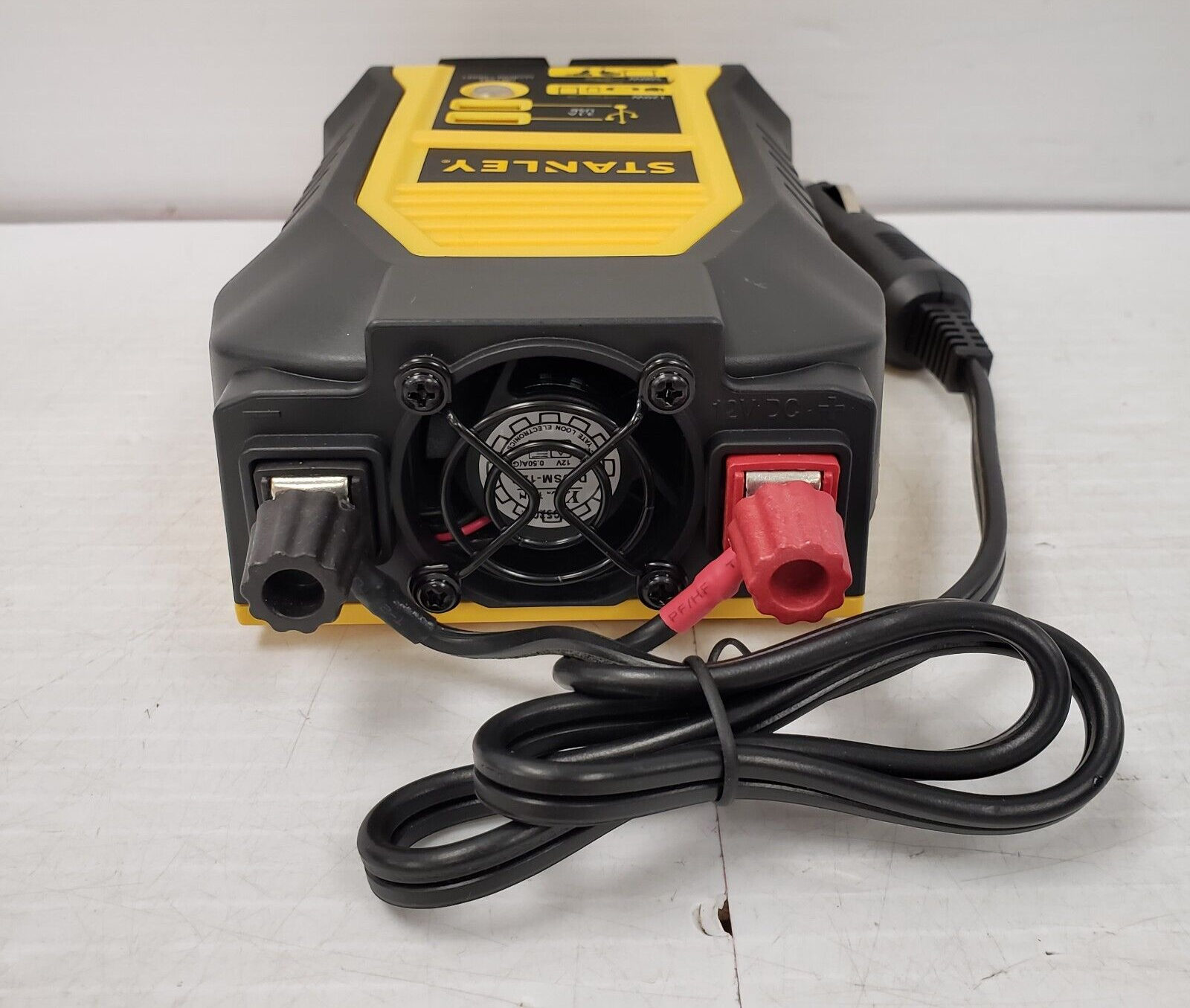 Stanley P1500DCA 1500W Power Inverter with Dual AC Outlets for Car, Truck, RV - Convert 12V DC to 120V AC - Perfect for Camping, Road Trips & Emergency Power Outages