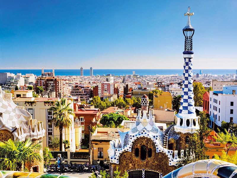 Smartbox - Barcelona Discovery Gift Box: 2 Nights Stay & Catamaran Tour with Onboard Snacks - Unique Gift Idea for Travel Lovers | Perfect for Anniversaries, Birthdays & Romantic Getaways