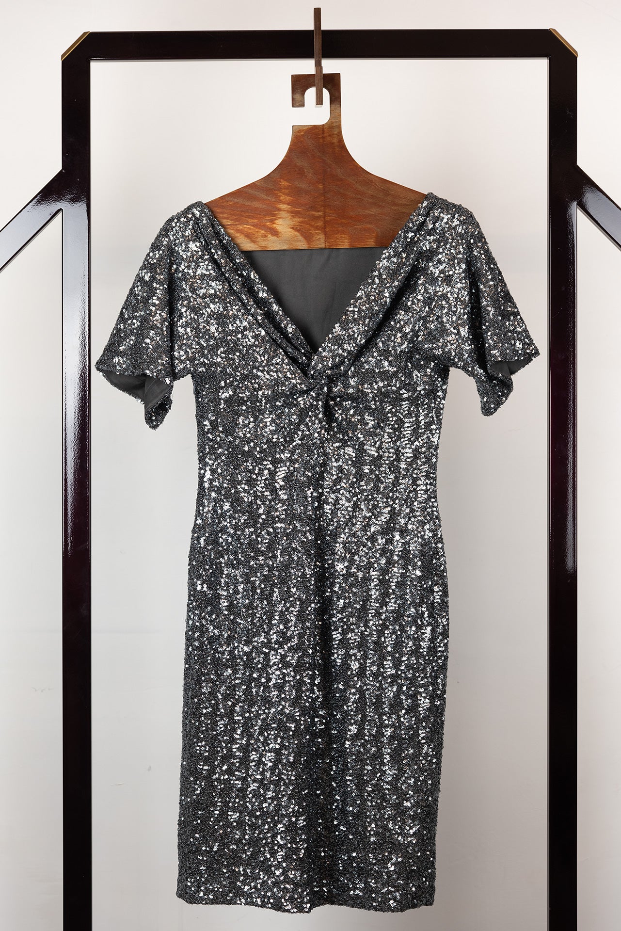 N°21 Silver Sequin Short Sleeve Dress Size 40 - Perfect for Evening Parties, Cocktail Events & Special Occasions