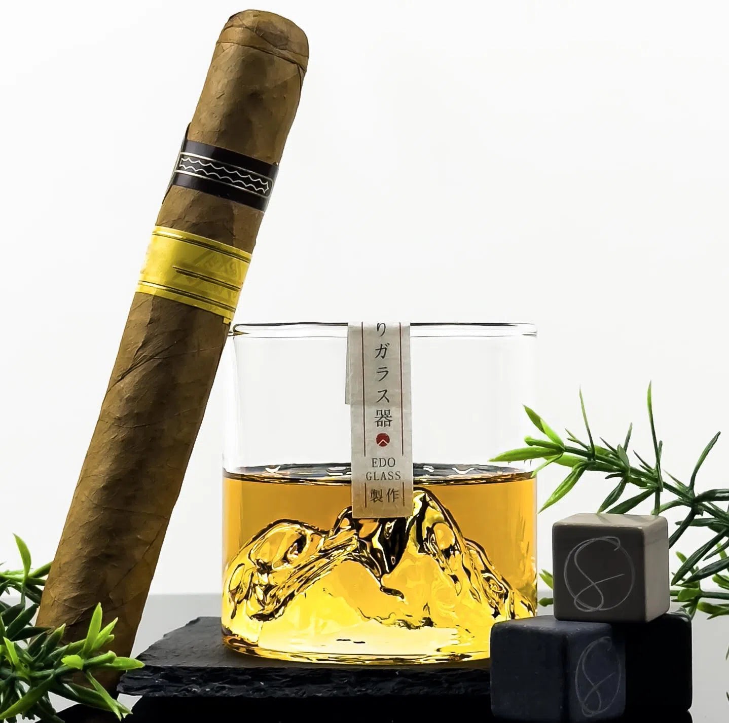 Premium Japanese Mountain Whisky Glass Set - 300ml Handcrafted Tumbler with Elegant Wooden Gift Box - Perfect for Whisky Tasting, Home Bar Decor & Luxury Gifts
