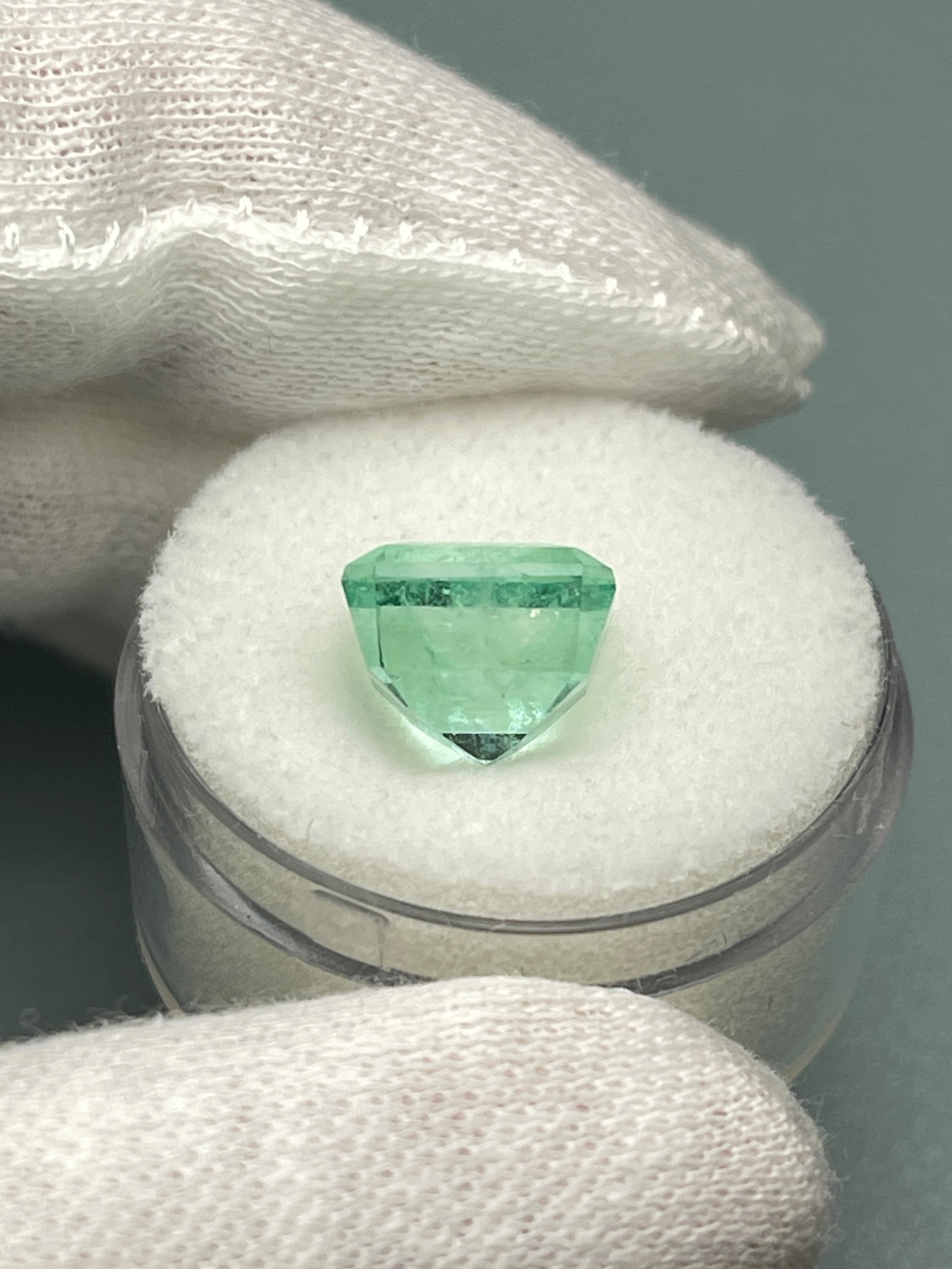4.91 Carat 10x8.5mm Chunky Pastel Bluish Green Natural Loose Colombian Emerald Gemstone - Emerald Cut for Jewelry Making, Engagement Rings & Luxury Gifts