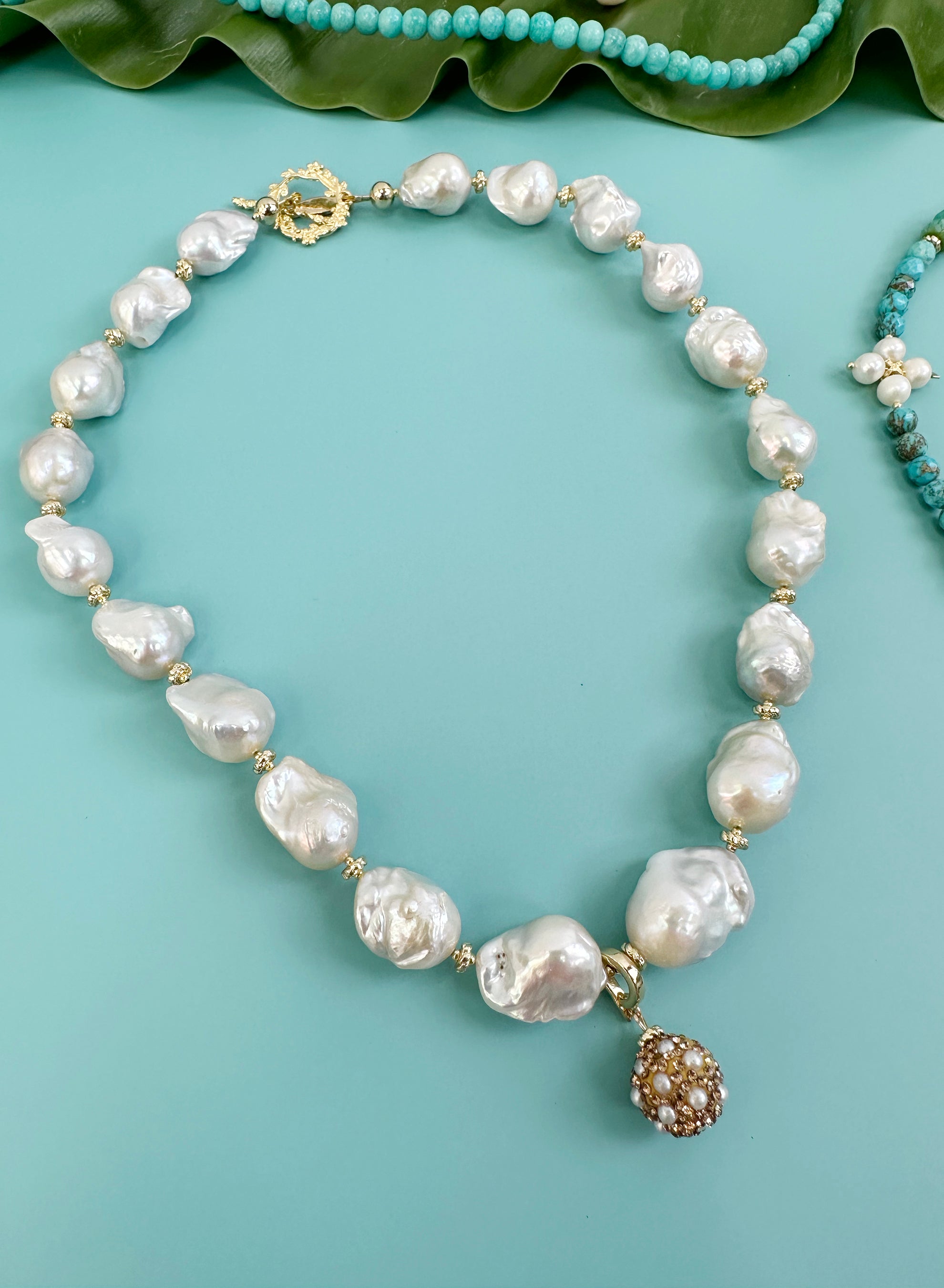 Baroque Pearls Necklace with Removable Rhinestone Pendant - Elegant Vintage Jewelry for Women - Perfect for Weddings, Parties & Special Occasions