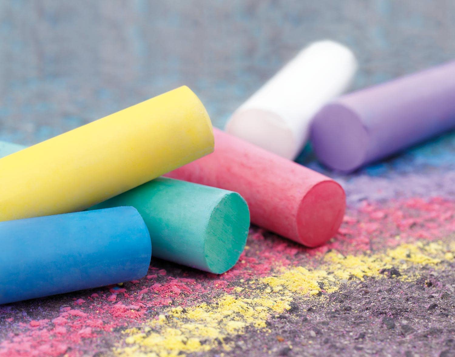 Eberhard Street Chalk Bucket - 24 Vibrant Colors for Kids Outdoor Play, Sidewalk Art & Driveway Drawing - Non-Toxic Washable Chalk for Summer Activities