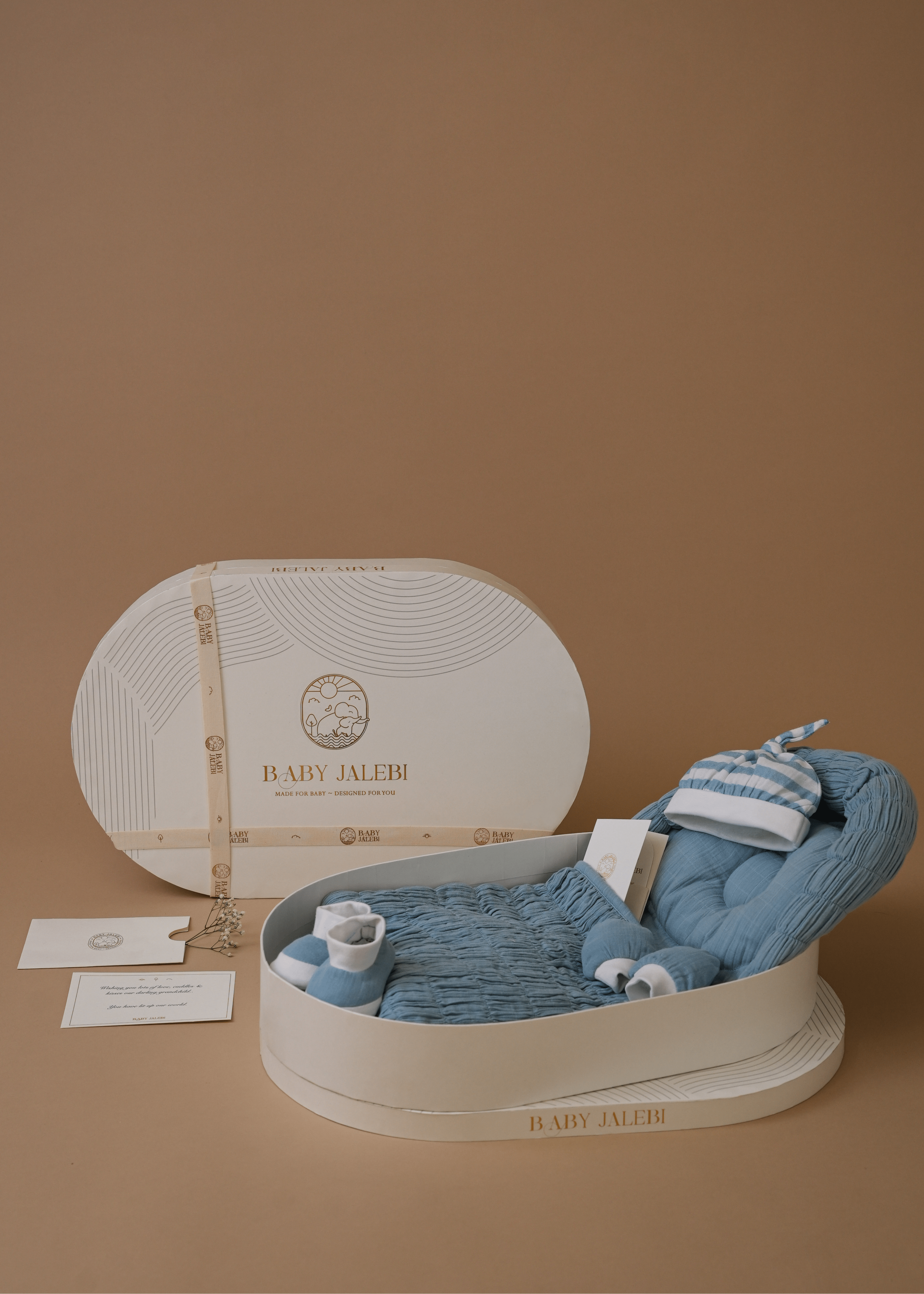 Elegant Blue Oval Picture Perfect Gift Box - Perfect for Birthdays, Anniversaries & Special Occasions