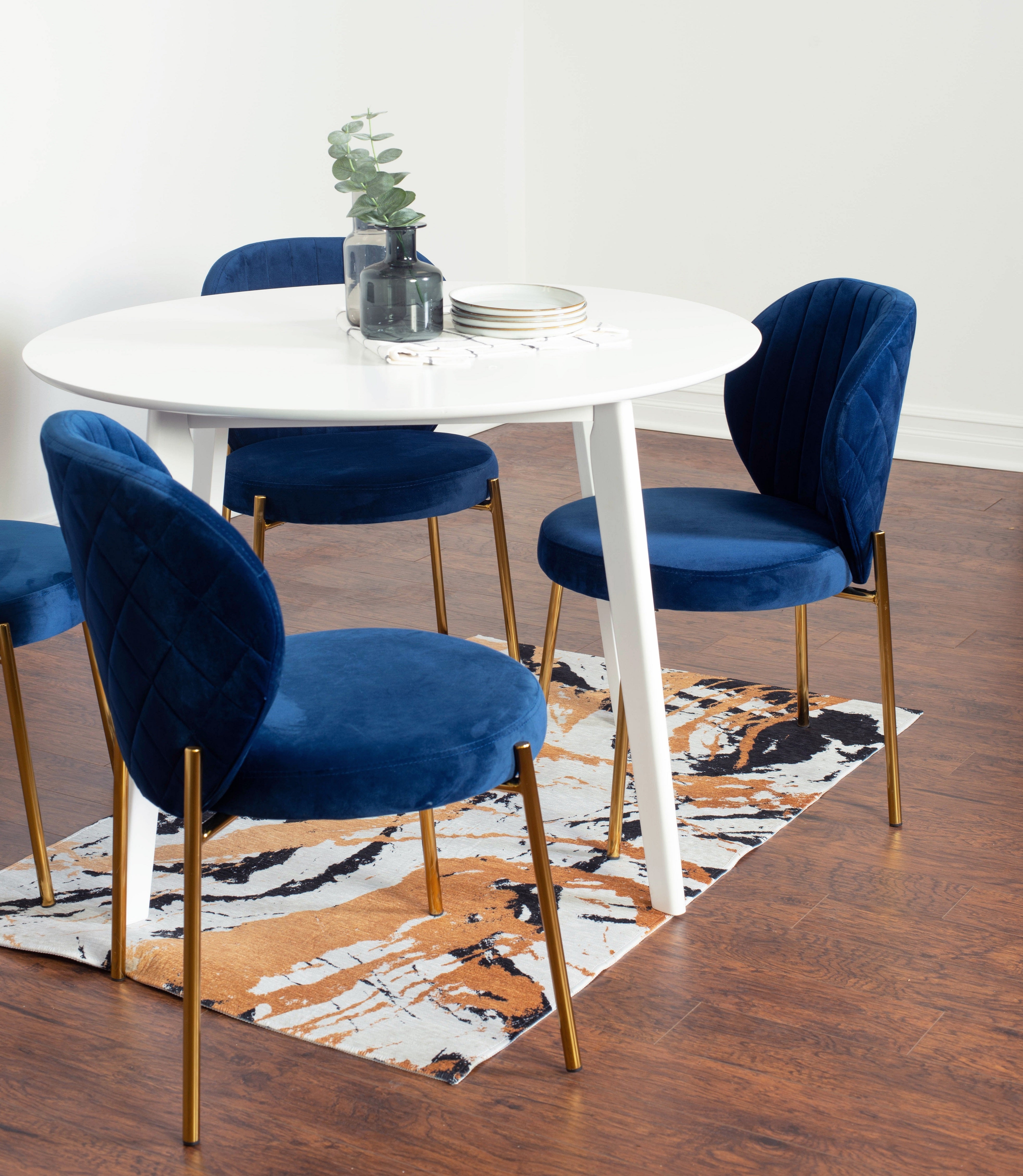 Roundhill Furniture Amoa Contemporary 5-Piece Dining Set - White Round Dining Table with 4 Chairs for Kitchen, Dining Room & Small Spaces | Modern Home Decor