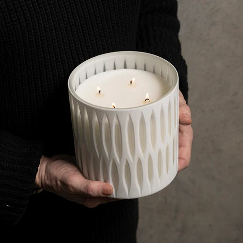 Luxury Apsley & Company Glimpse Blanc Scented Candle 1.7kg (3.75 lbs) - Premium Home Fragrance for Relaxation, Spa, Romantic Dinners & Gift Giving